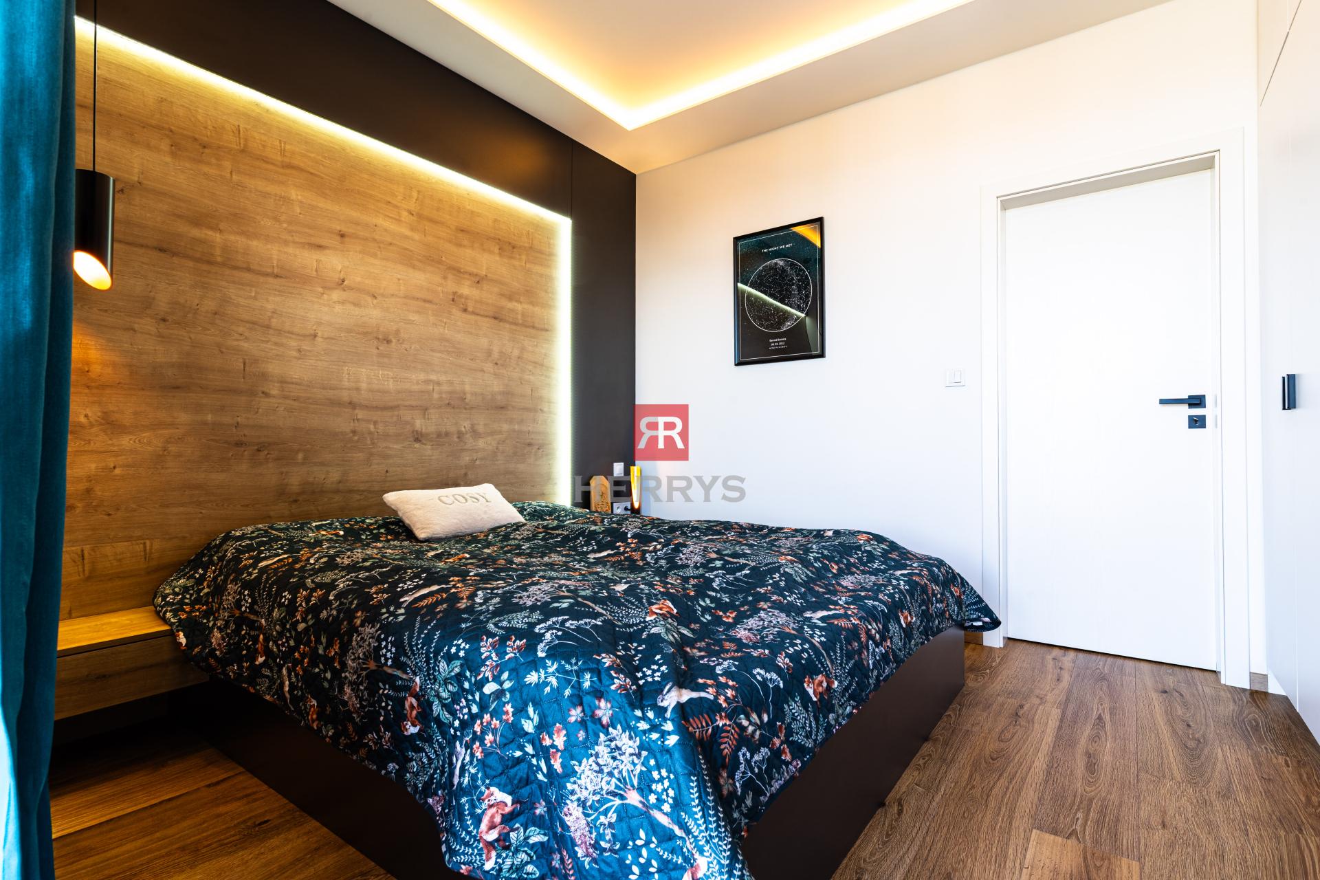 Atraktívny 2,5-izbový byt s výhľadom na Bratislavský hrad v Petržalka City II – Rusovská cesta.