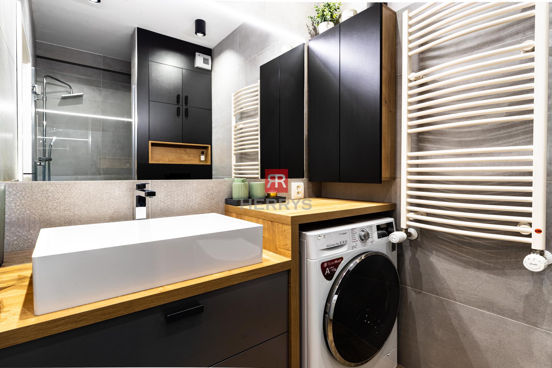 Atraktívny 2,5-izbový byt s výhľadom na Bratislavský hrad v Petržalka City II – Rusovská cesta.