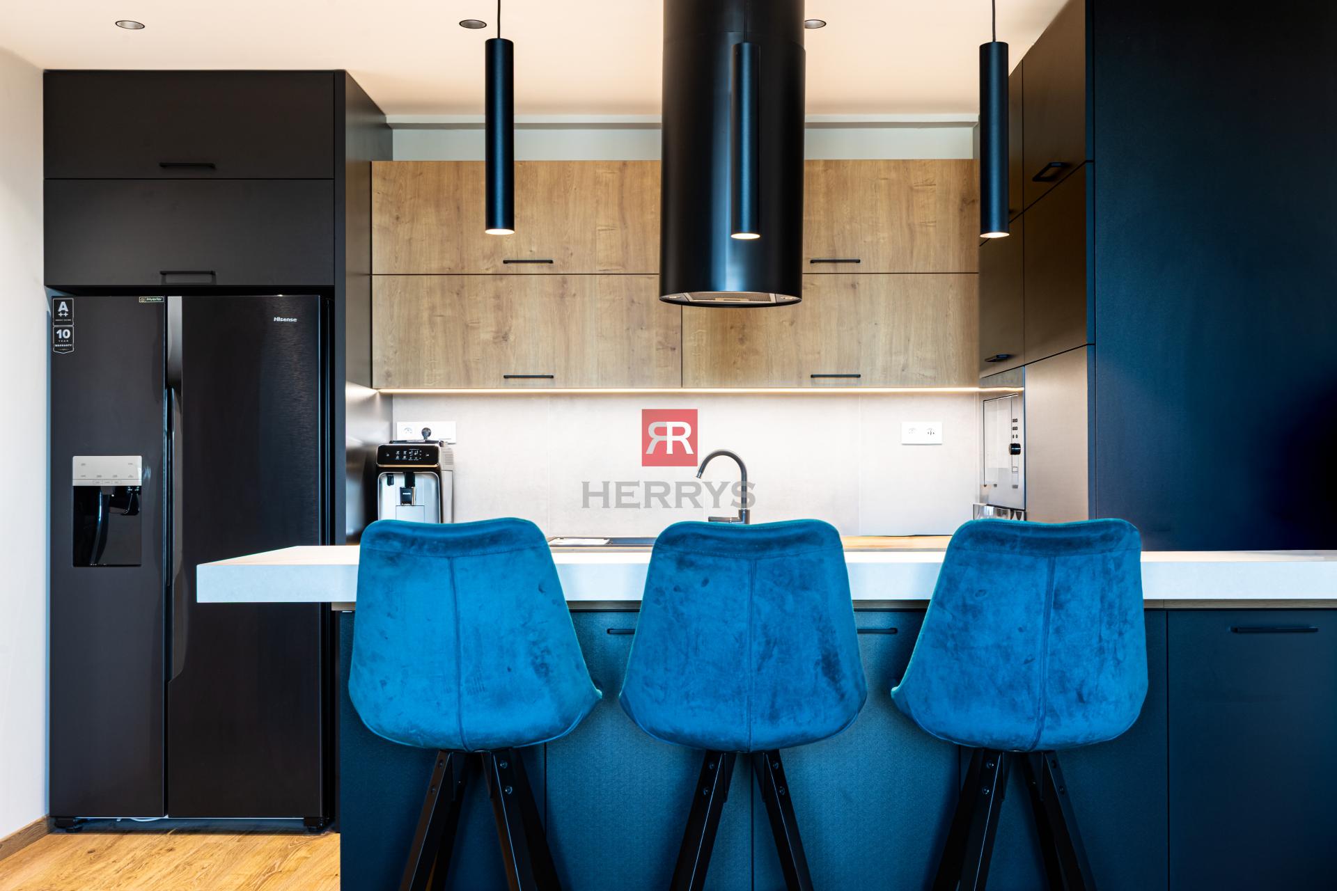 Atraktívny 2,5-izbový byt s výhľadom na Bratislavský hrad v Petržalka City II – Rusovská cesta.