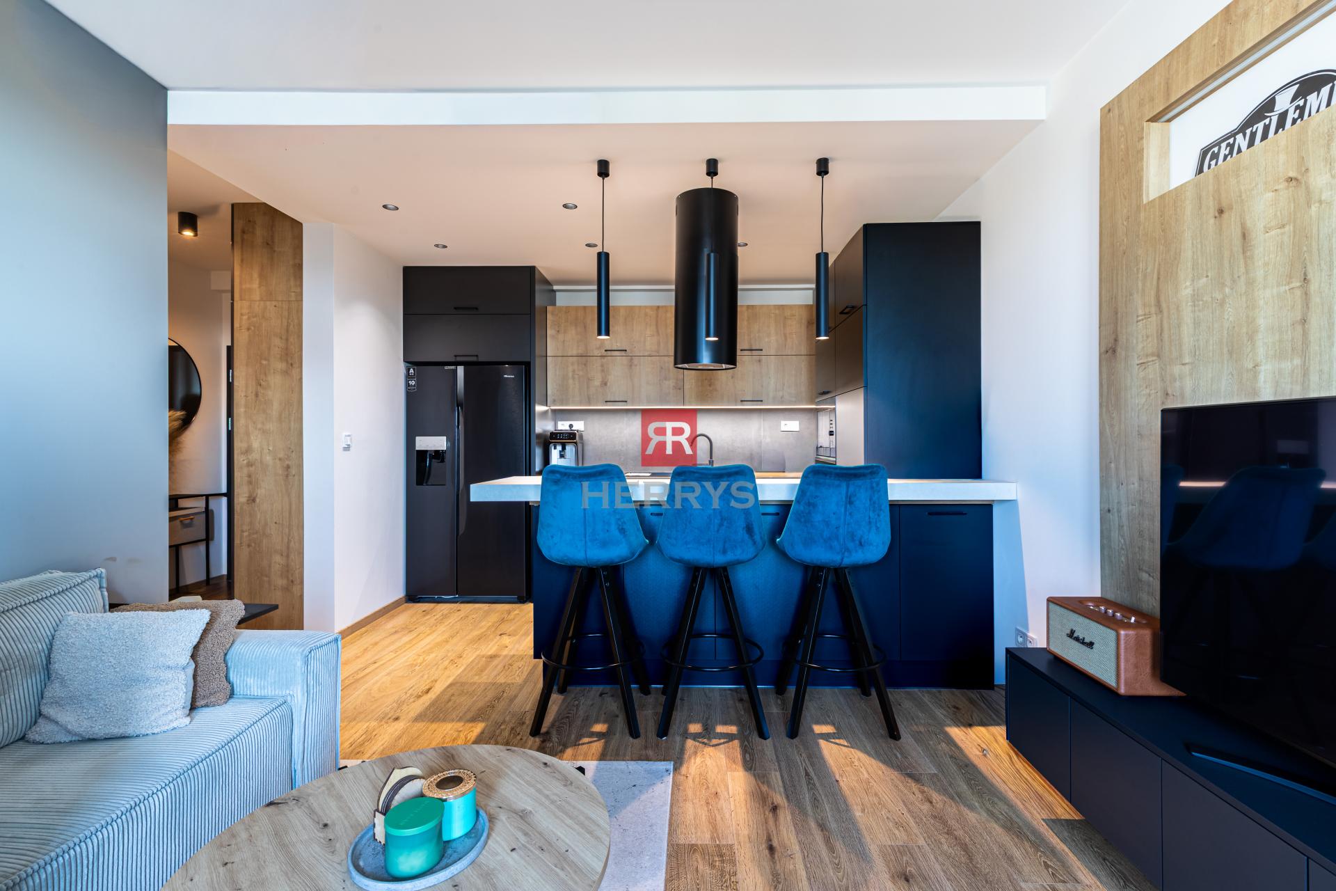 Atraktívny 2,5-izbový byt s výhľadom na Bratislavský hrad v Petržalka City II – Rusovská cesta.