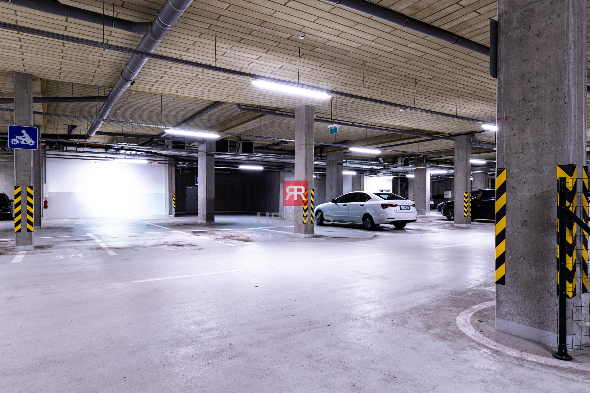 Atraktívny 2,5-izbový byt s výhľadom na Bratislavský hrad v Petržalka City II – Rusovská cesta.