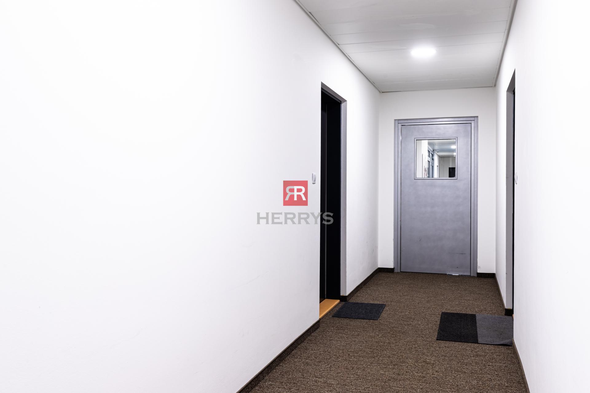 Atraktívny 2,5-izbový byt s výhľadom na Bratislavský hrad v Petržalka City II – Rusovská cesta.