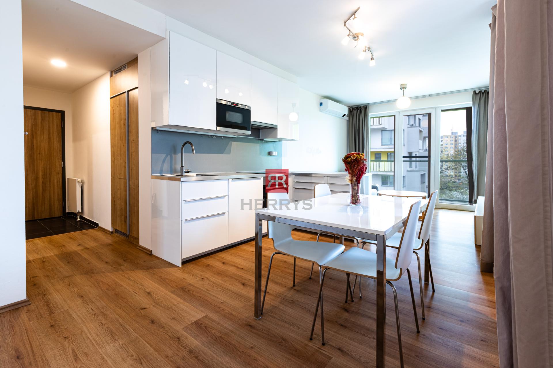 HERRYS - Na predaj atraktívny 1,5-i byt s funkčnou dispozíciou v projekte Nový Háj, BA – Petržalka