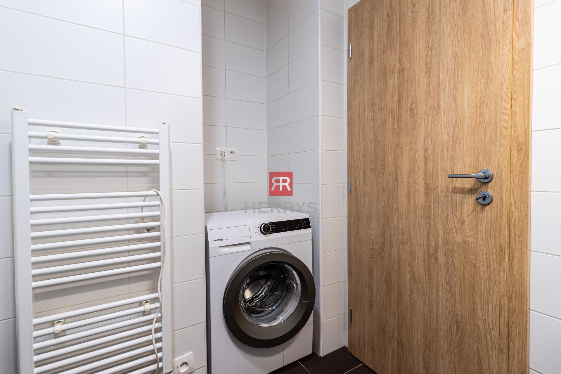 HERRYS - Na predaj atraktívny 1,5-i byt s funkčnou dispozíciou v projekte Nový Háj, BA – Petržalka