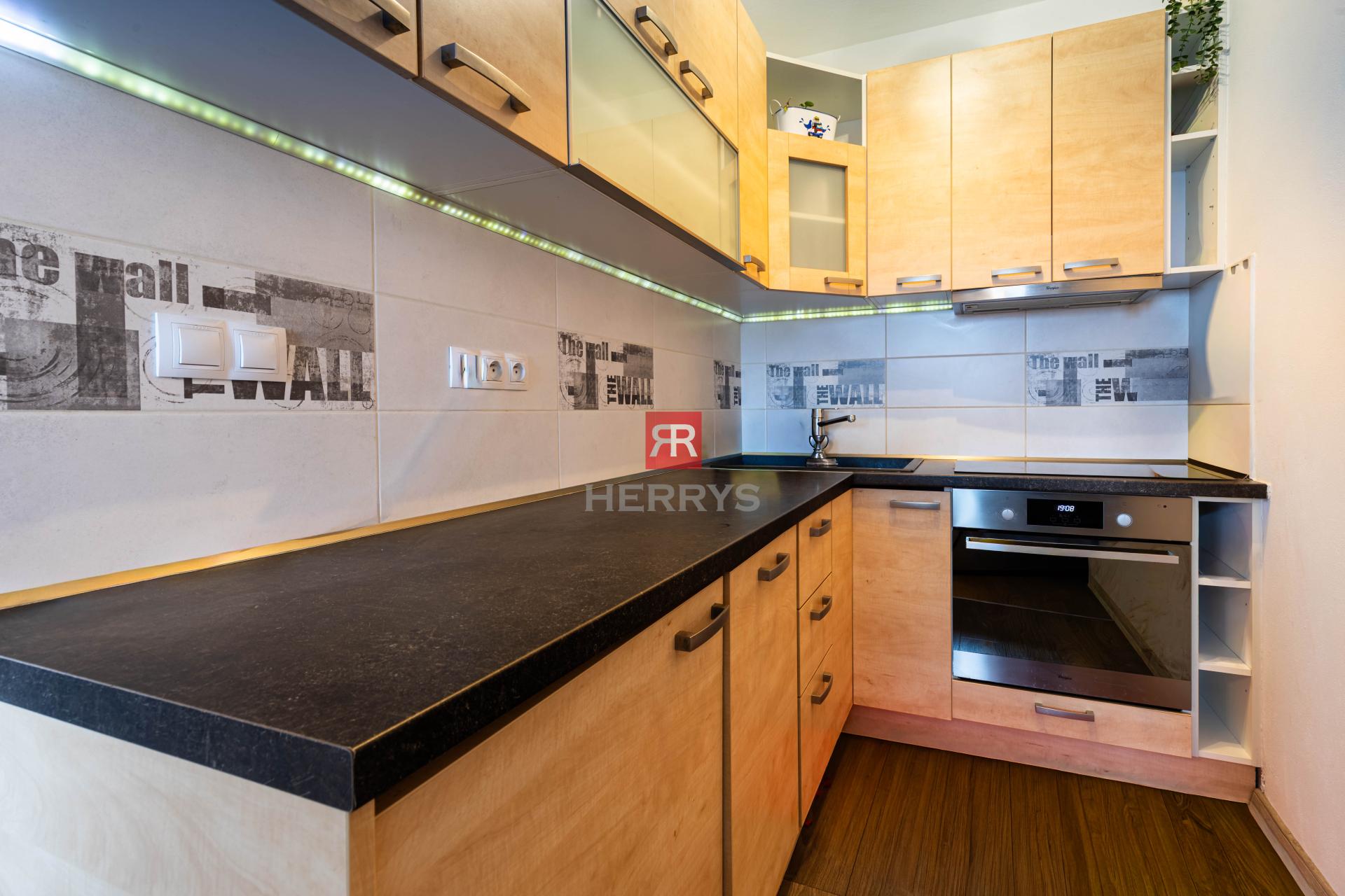 HERRYS – Na predaj 2-izbový byt s dostatkom úložného priestoru - klimatizácia, top poschodie, Rača&nbsp;