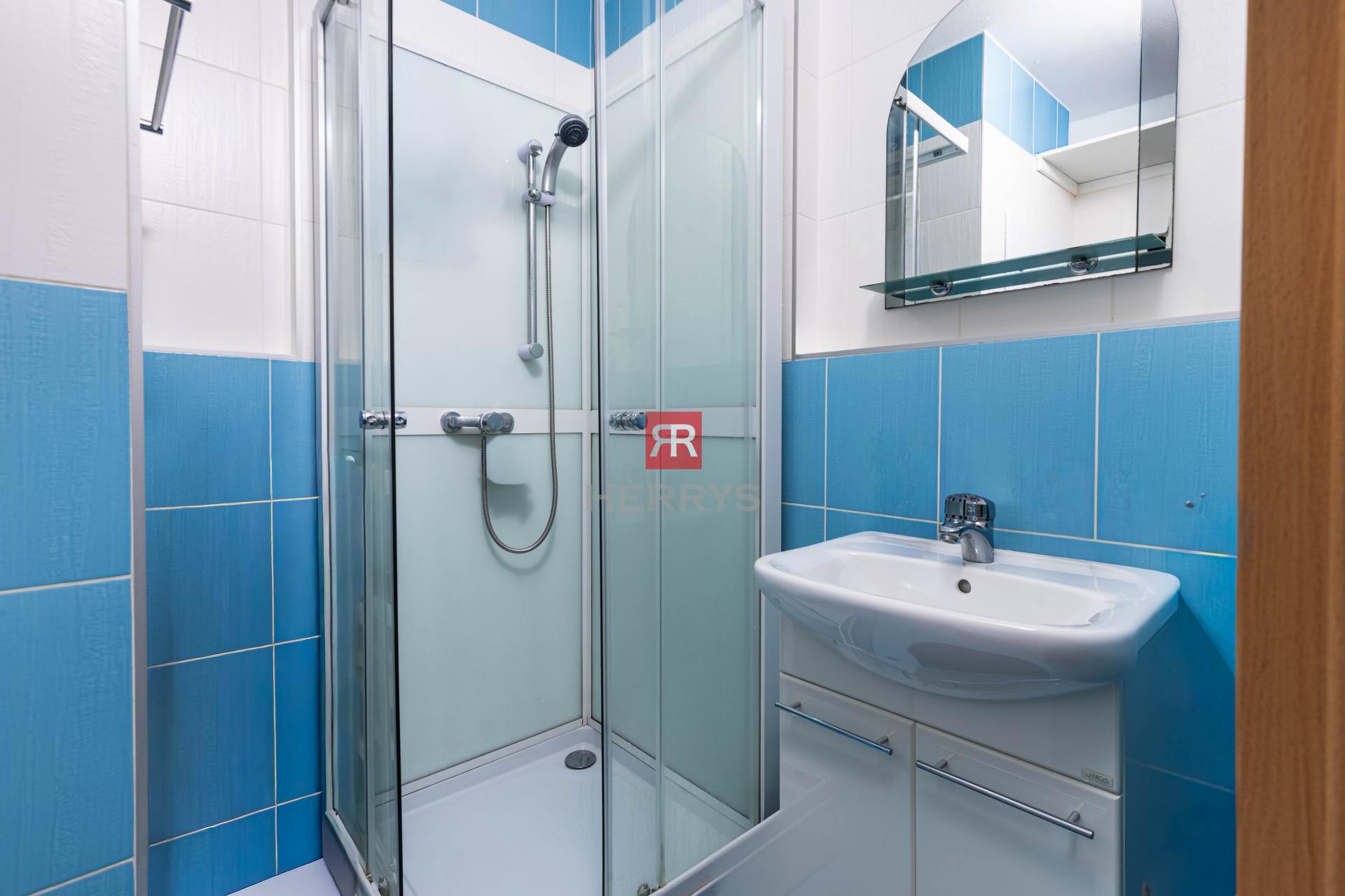 HERRYS – Na predaj 2-izbový byt s dostatkom úložného priestoru - klimatizácia, top poschodie, Rača&nbsp;