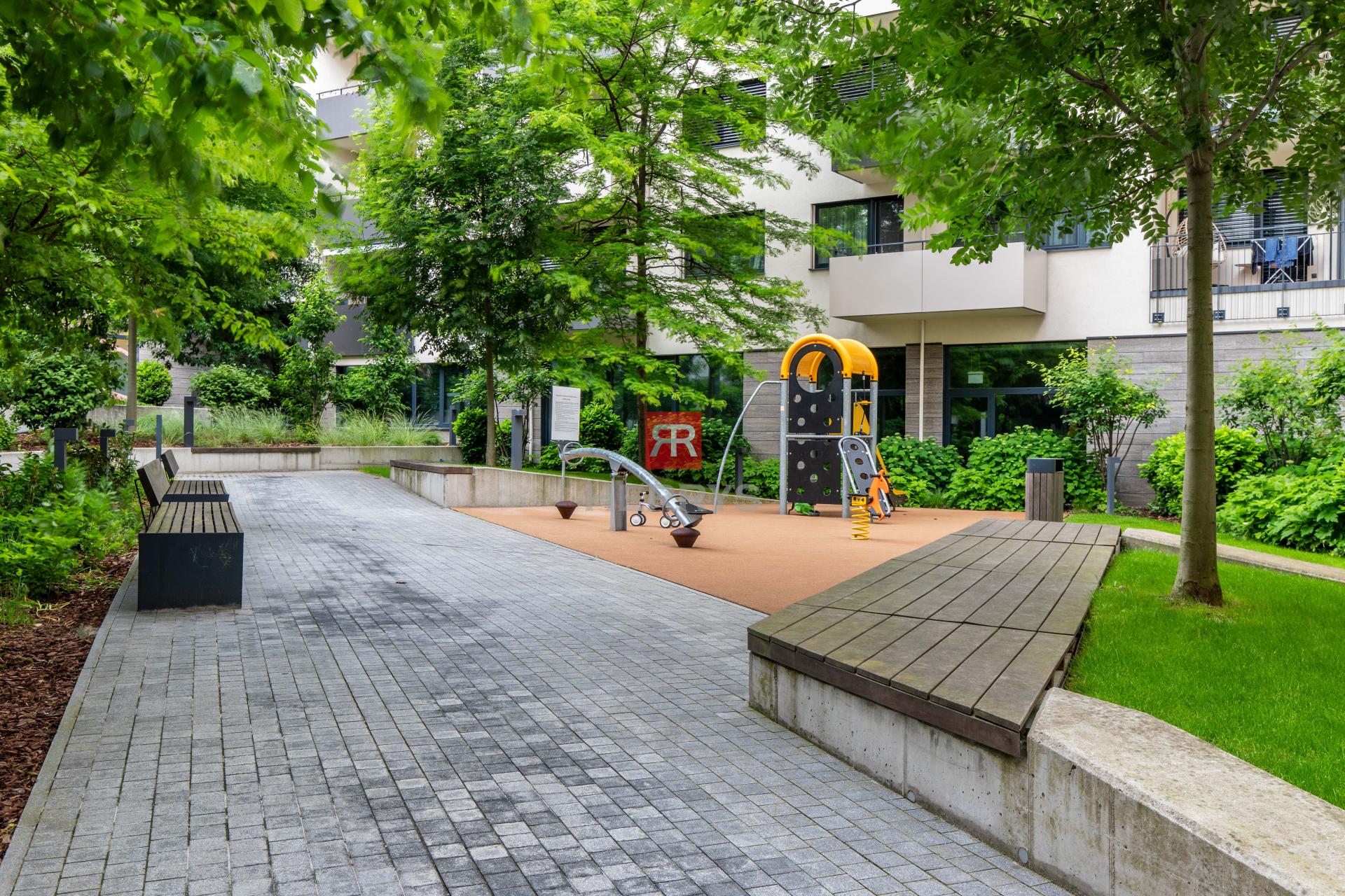 HERRYS - For rent 2 room apartment 61m2 oriented to inner block in Residence BLUMENTAL