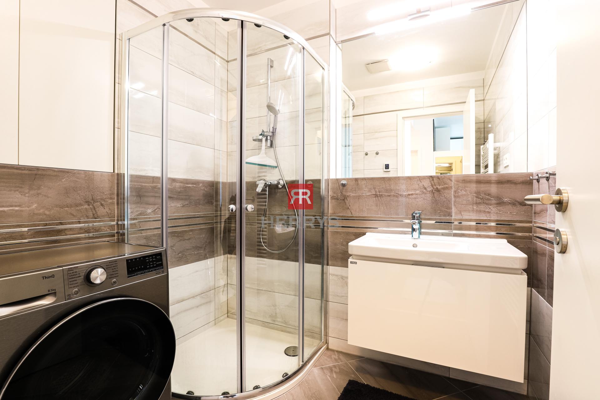 HERRYS - For rent 2 room apartment 61m2 oriented to inner block in Residence BLUMENTAL