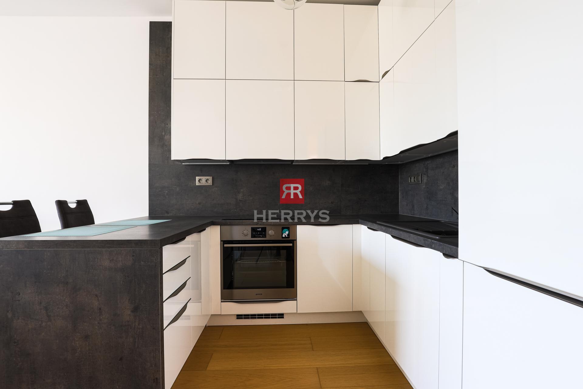 HERRYS - For rent 2 room apartment 61m2 oriented to inner block in Residence BLUMENTAL