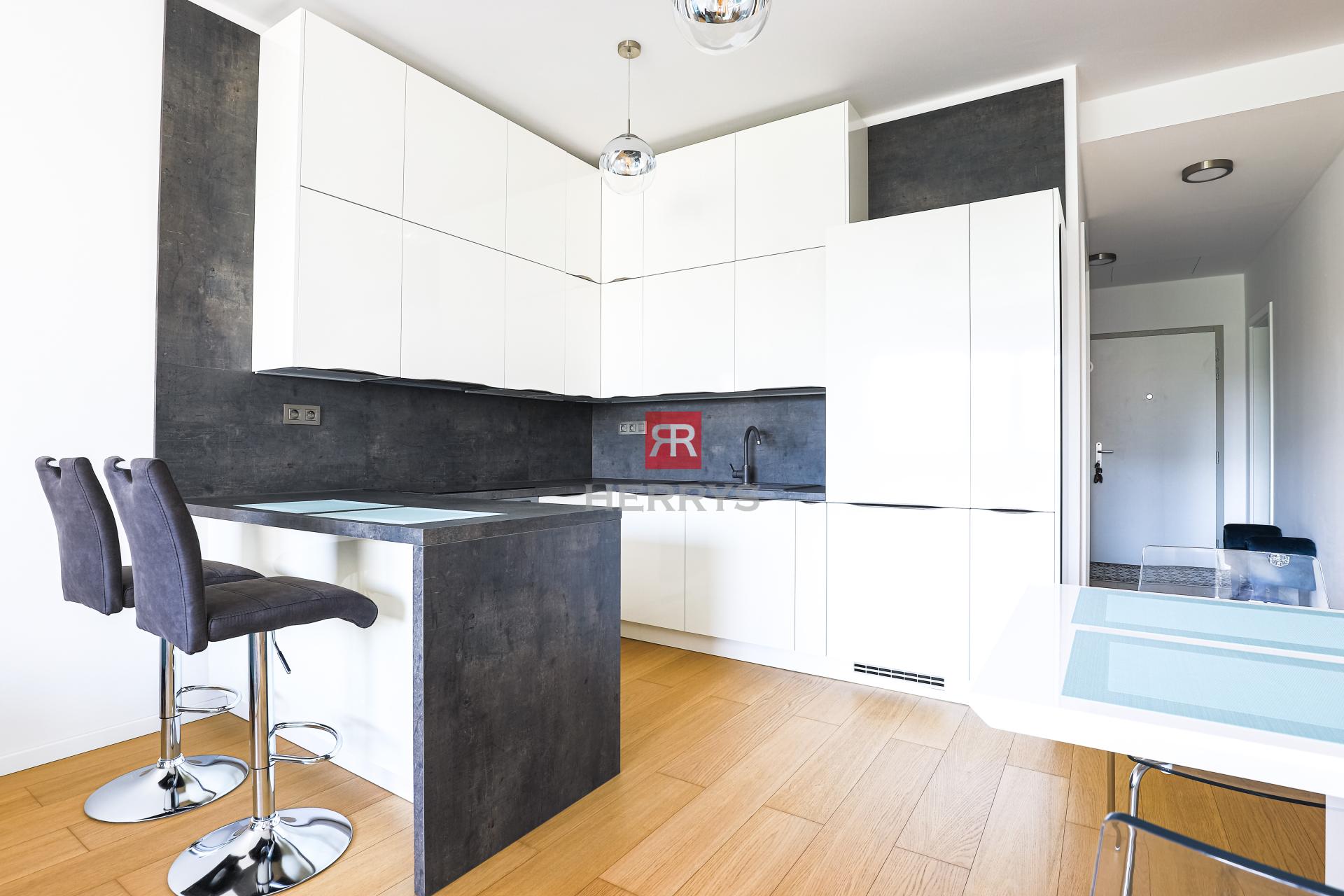 HERRYS - For rent 2 room apartment 61m2 oriented to inner block in Residence BLUMENTAL