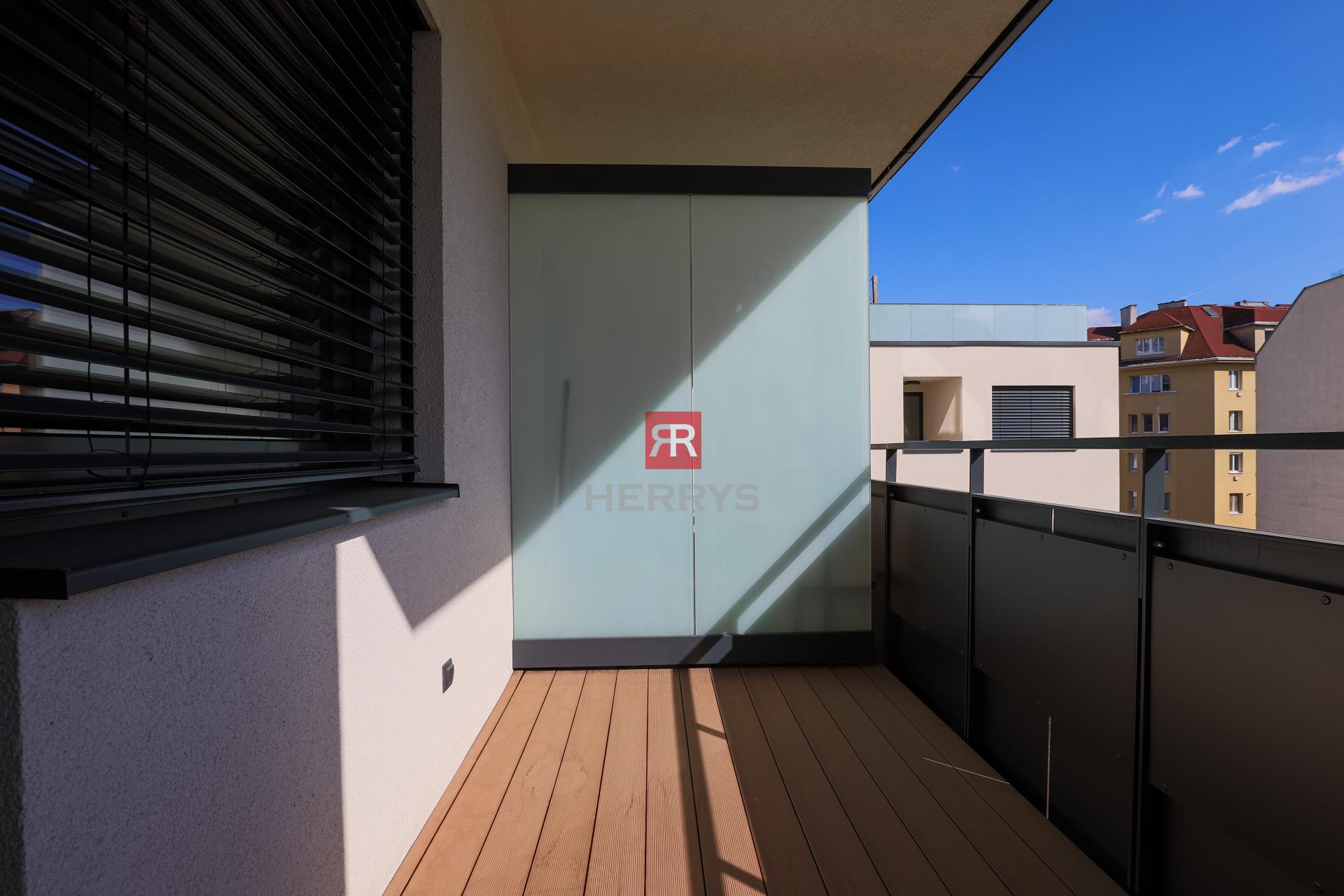 HERRYS - For rent 2 room apartment 61m2 oriented to inner block in Residence BLUMENTAL