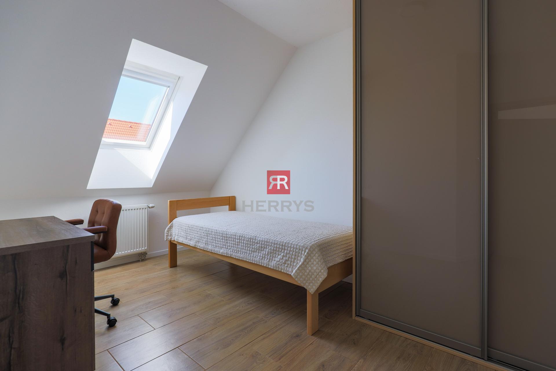 HERRYS - For rent sunny 5 bedroom house with beautiful garden in Devinska Nova Ves