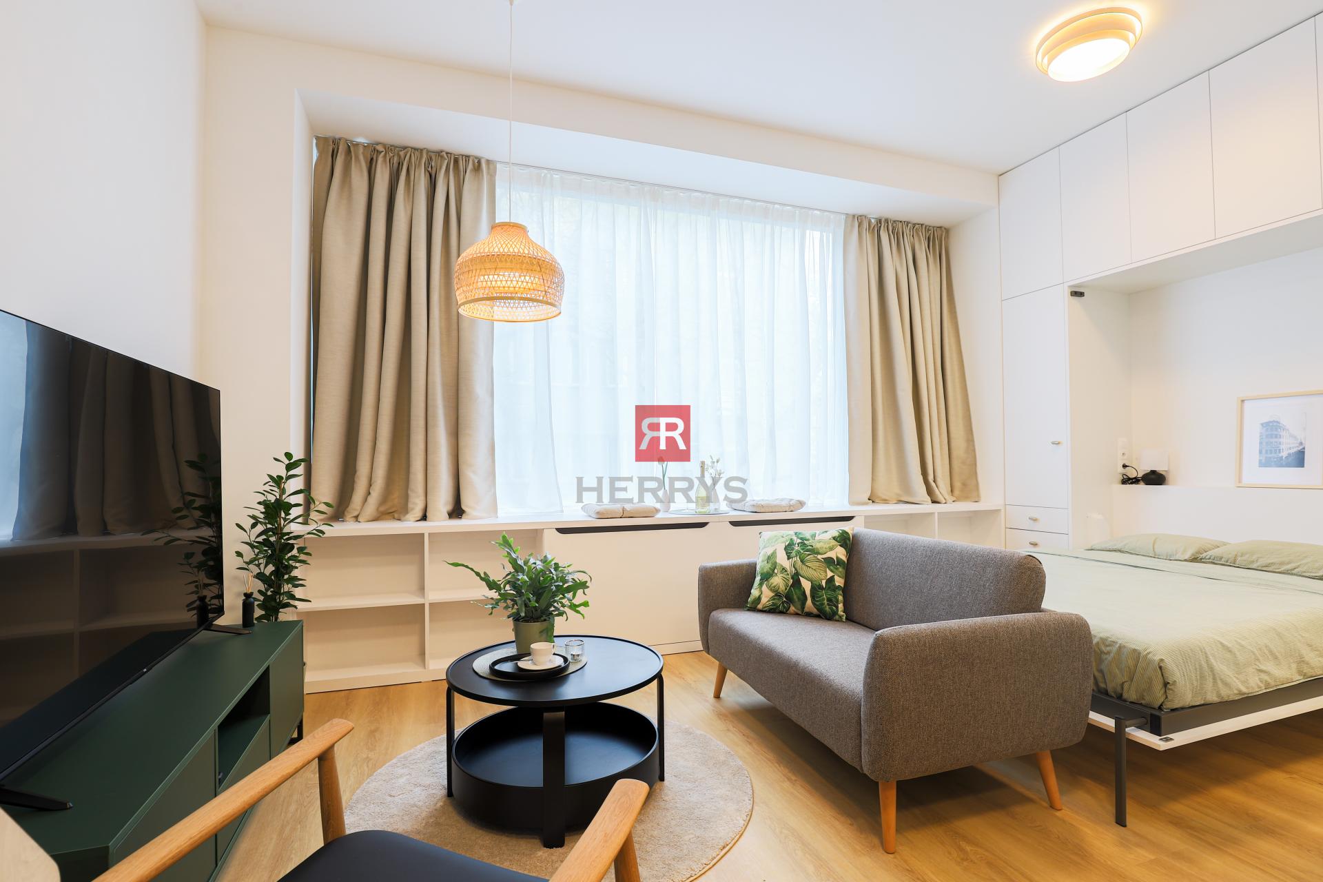 HERRYS - Na prenájom dizajnový 1,5 izbový apartmán v pamiatkovej budove UNO Poštová Residence