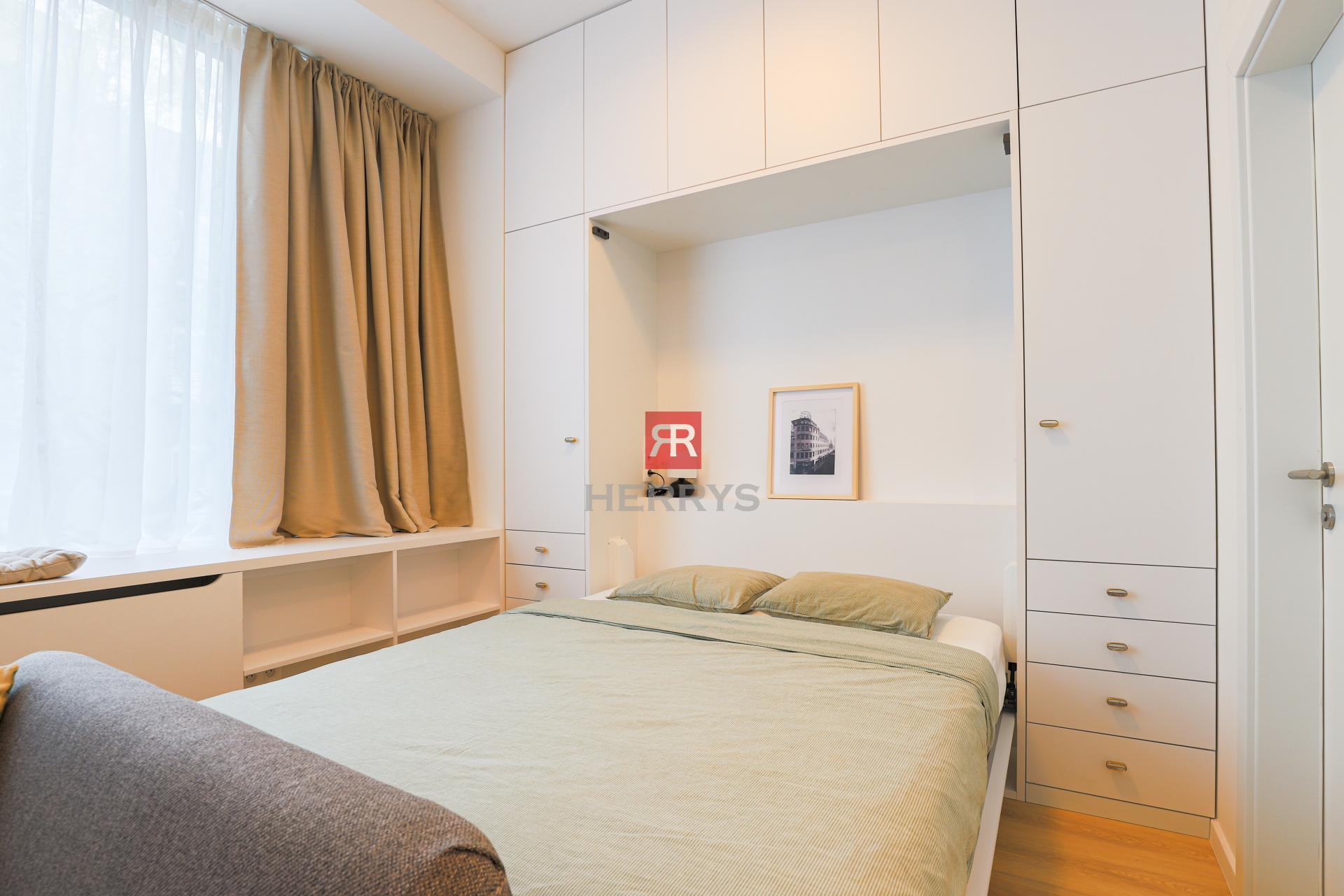 HERRYS - Na prenájom dizajnový 1,5 izbový apartmán v pamiatkovej budove UNO Poštová Residence