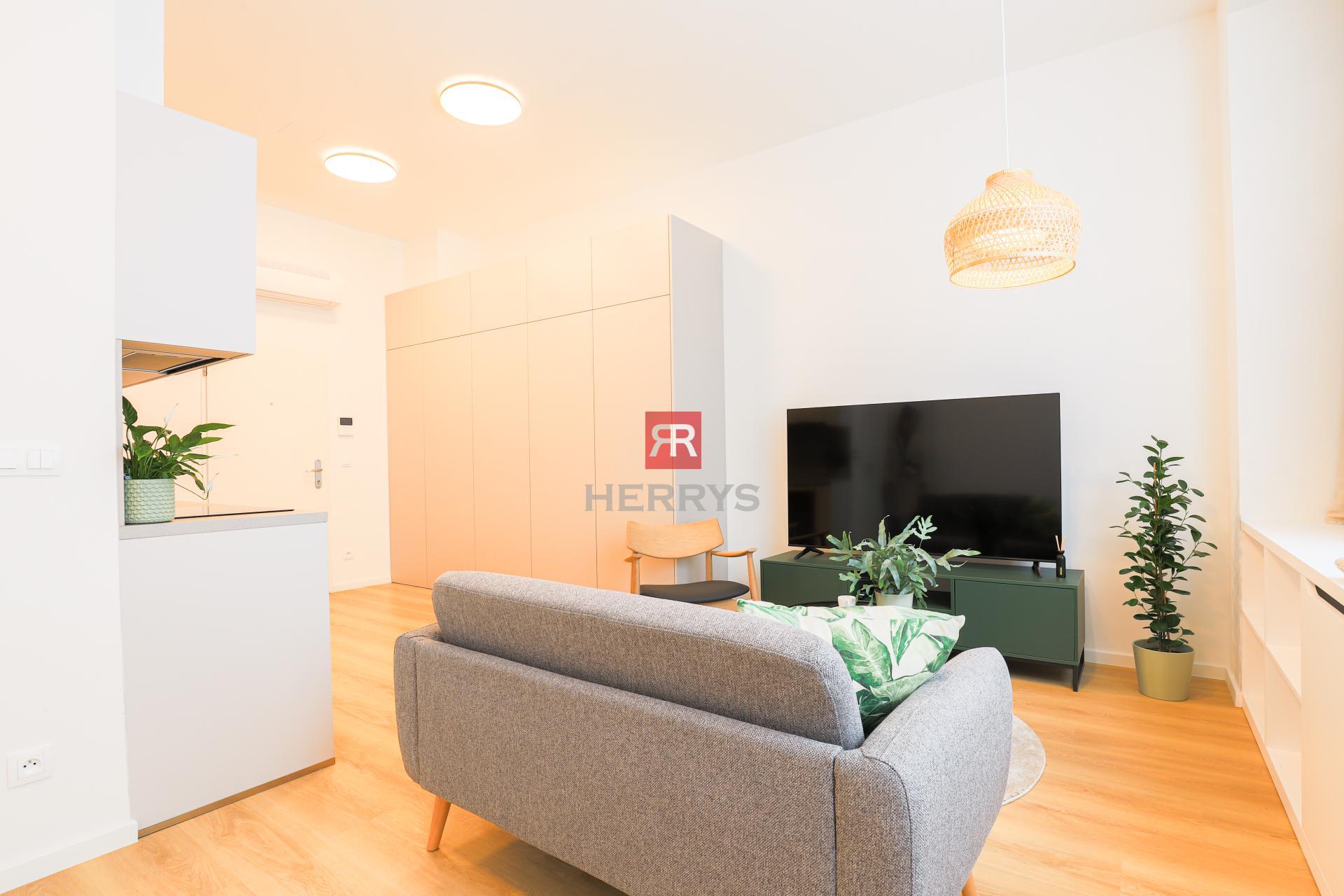 HERRYS - Na prenájom dizajnový 1,5 izbový apartmán v pamiatkovej budove UNO Poštová Residence