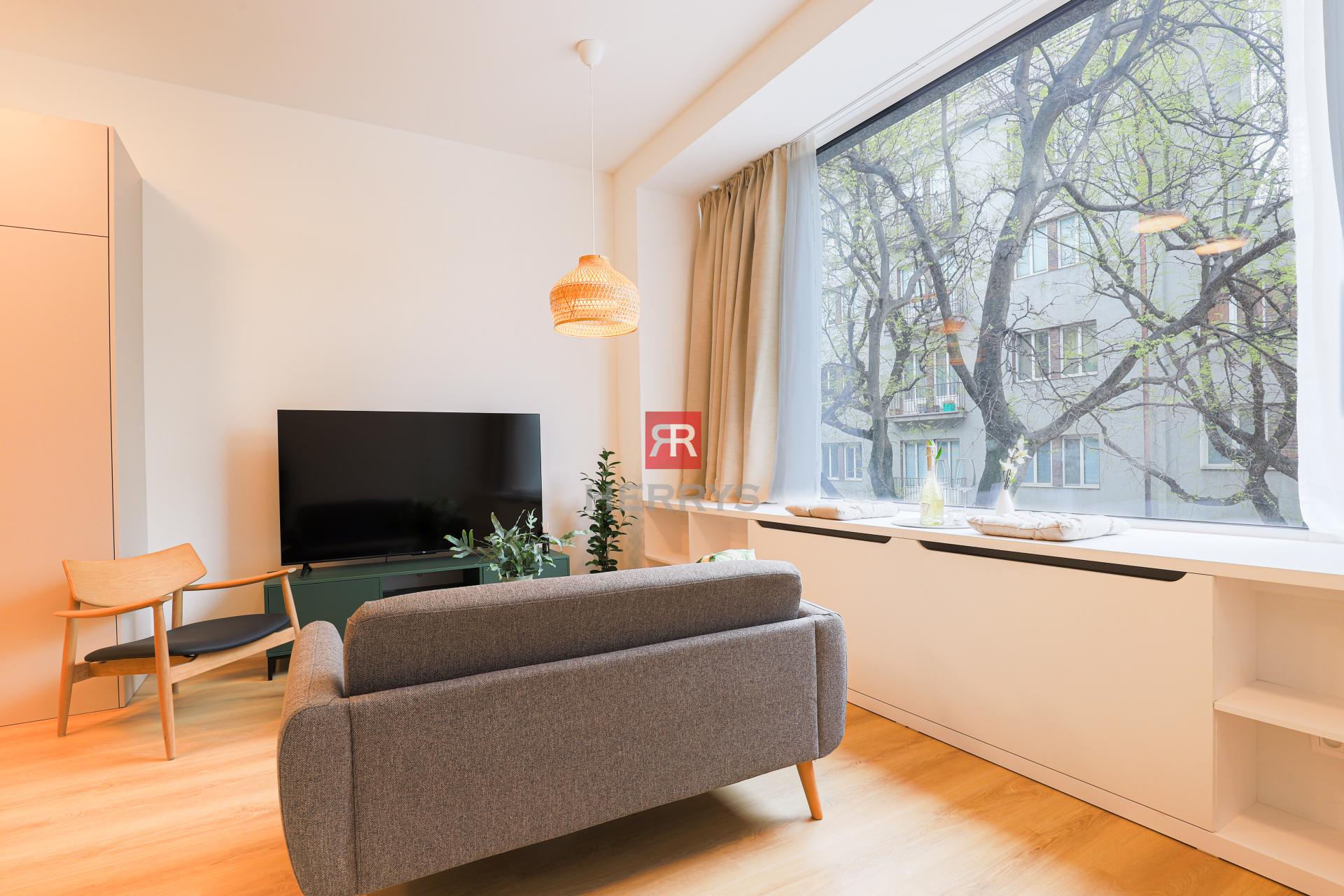 HERRYS - Na prenájom dizajnový 1,5 izbový apartmán v pamiatkovej budove UNO Poštová Residence