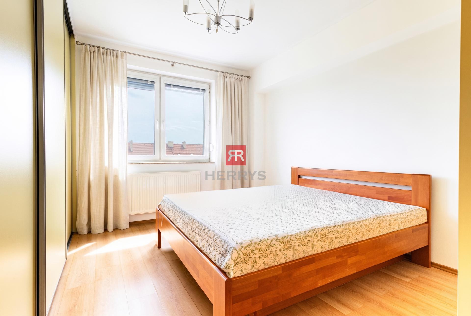 HERRYS - Na predaj veľkometrážny 3-izbový mezonet s 2 kúpeľňami na Račianskom mýte