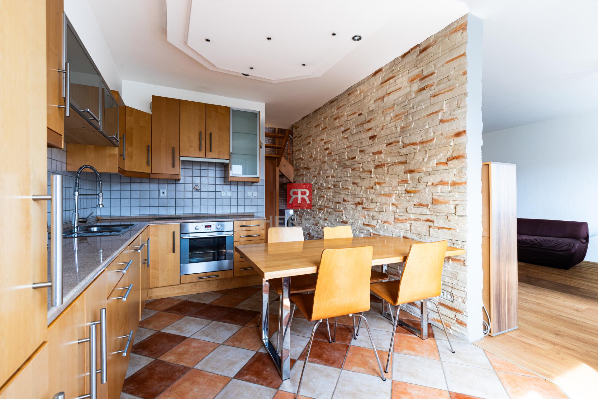 HERRYS - Na predaj veľkometrážny 3-izbový mezonet s 2 kúpeľňami na Račianskom mýte