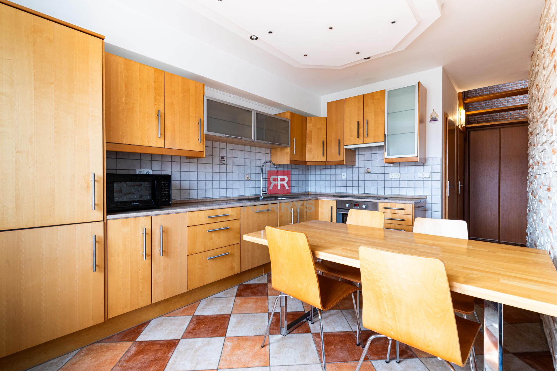 HERRYS - Na predaj veľkometrážny 3-izbový mezonet s 2 kúpeľňami na Račianskom mýte