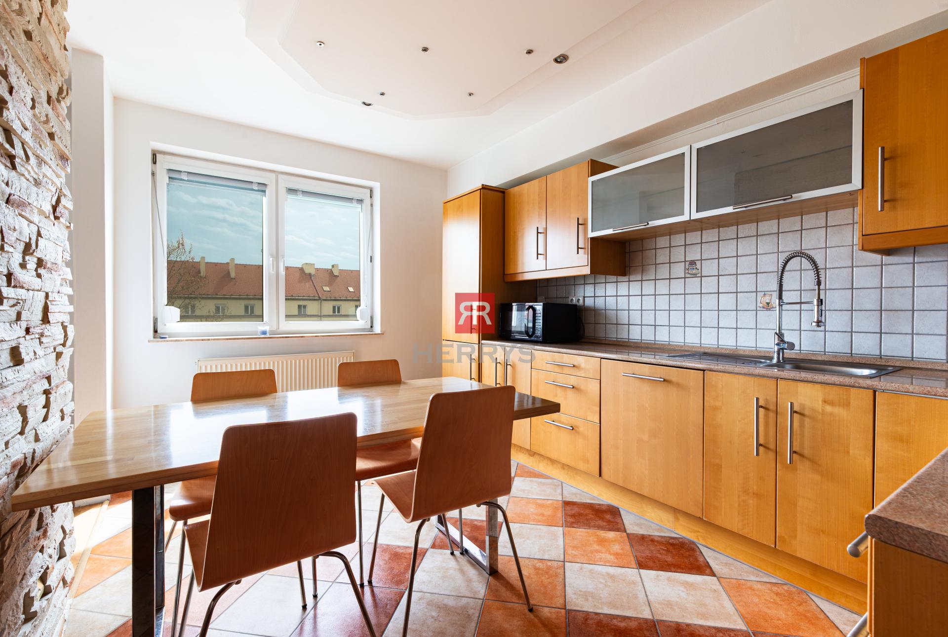 HERRYS - Na predaj veľkometrážny 3-izbový mezonet s 2 kúpeľňami na Račianskom mýte