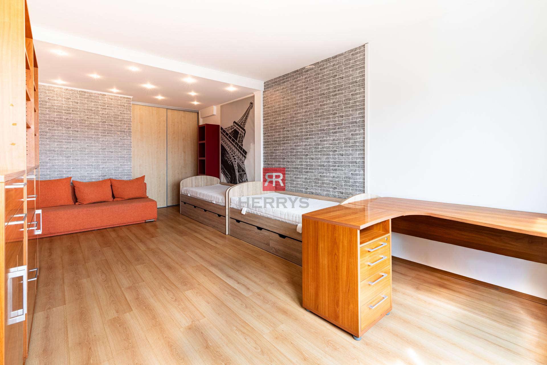 HERRYS - Na predaj veľkometrážny 3-izbový mezonet s 2 kúpeľňami na Račianskom mýte