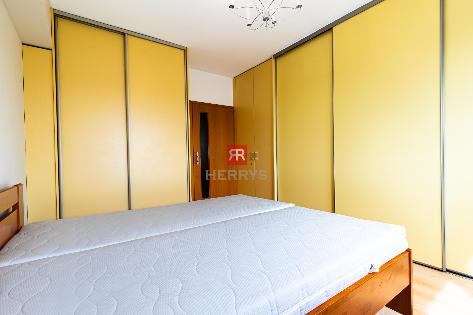 HERRYS - Na predaj veľkometrážny 3-izbový mezonet s 2 kúpeľňami na Račianskom mýte