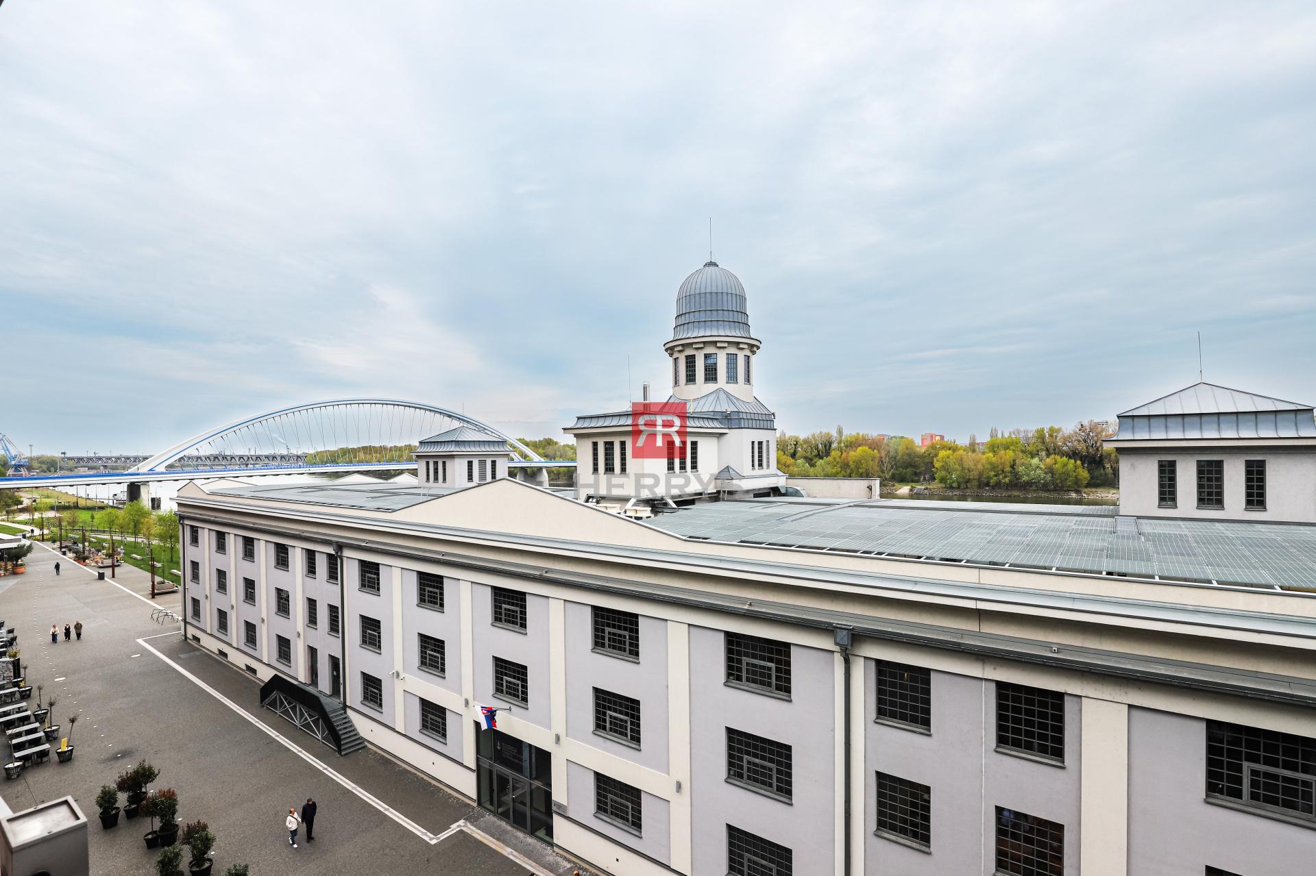 HERRYS - Na prenájom výnimočný 1-izbový byt, v&nbsp;komplexe EUROVEA, priamo na dunajskej promenáde