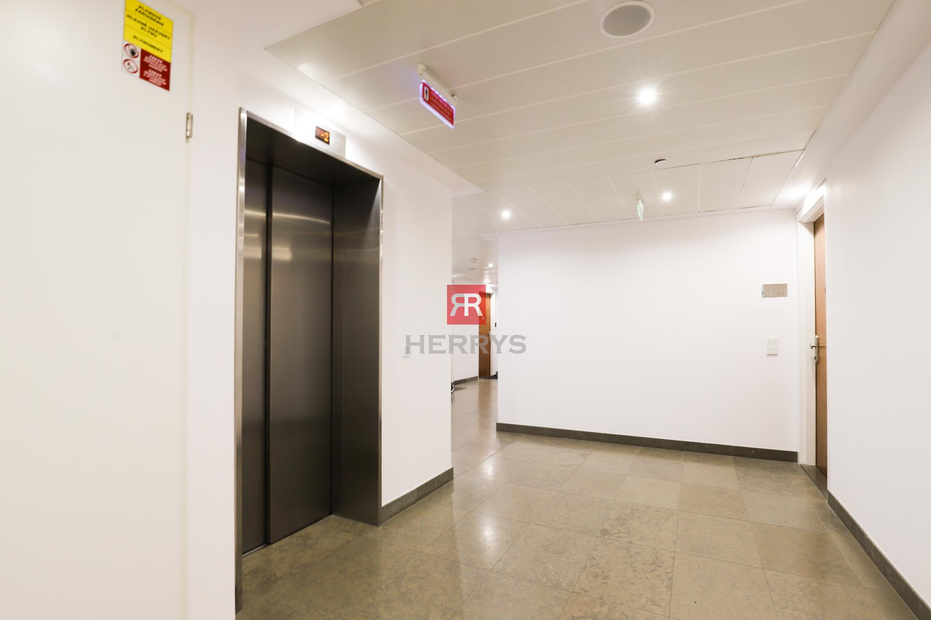 HERRYS - Na prenájom výnimočný 1-izbový byt, v&nbsp;komplexe EUROVEA, priamo na dunajskej promenáde