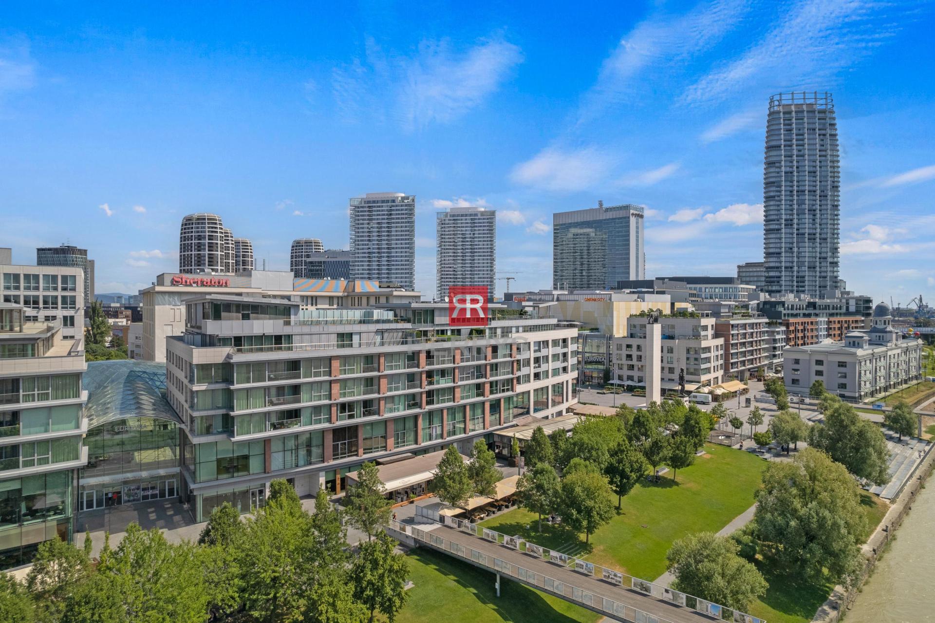 HERRYS - Na prenájom výnimočný 1-izbový byt, v&nbsp;komplexe EUROVEA, priamo na dunajskej promenáde