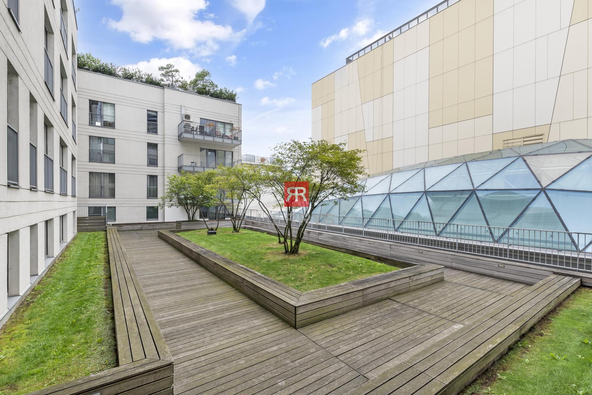 HERRYS - Na prenájom výnimočný 1-izbový byt, v&nbsp;komplexe EUROVEA, priamo na dunajskej promenáde