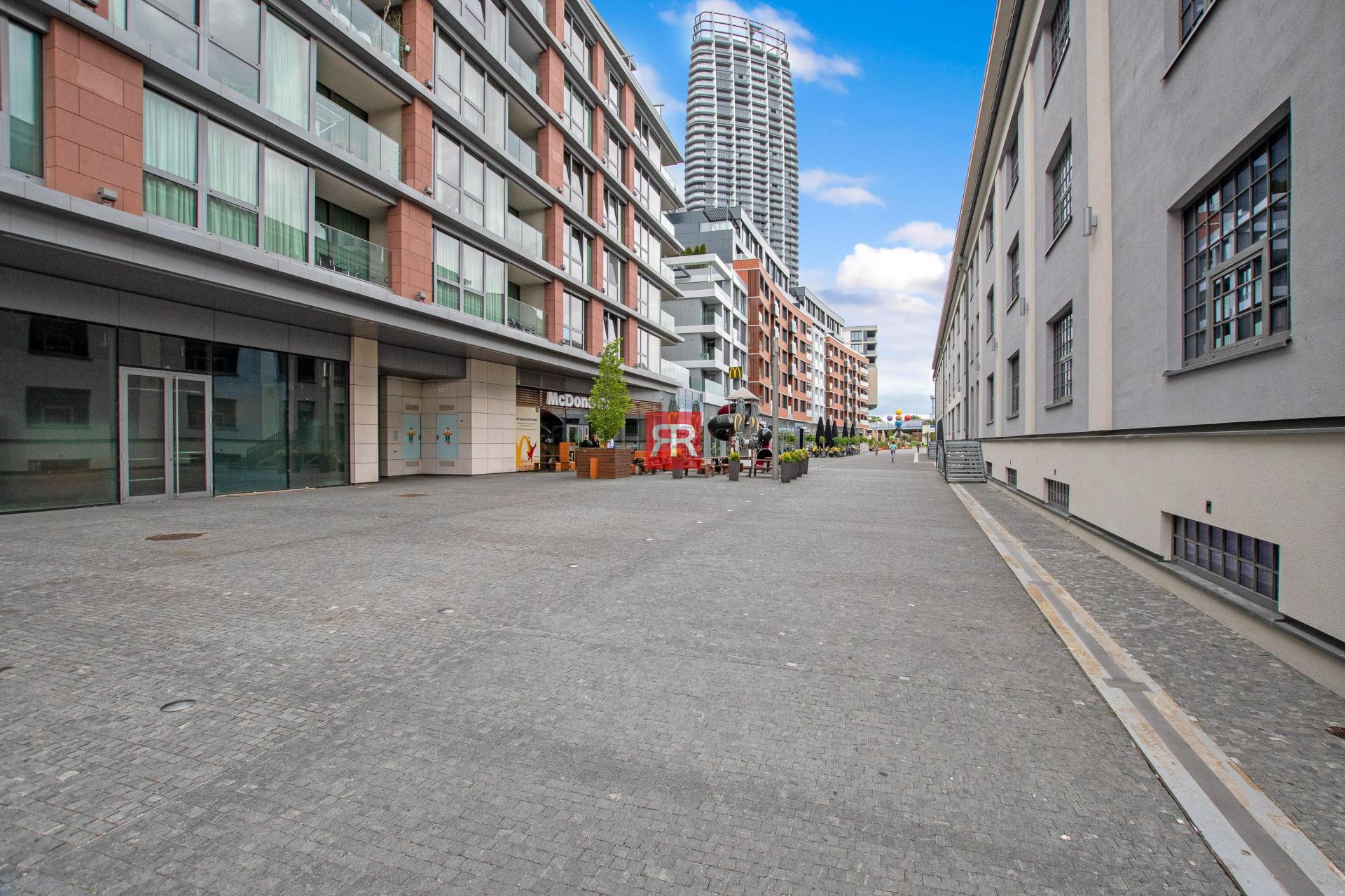 HERRYS - Na prenájom výnimočný 1-izbový byt, v&nbsp;komplexe EUROVEA, priamo na dunajskej promenáde