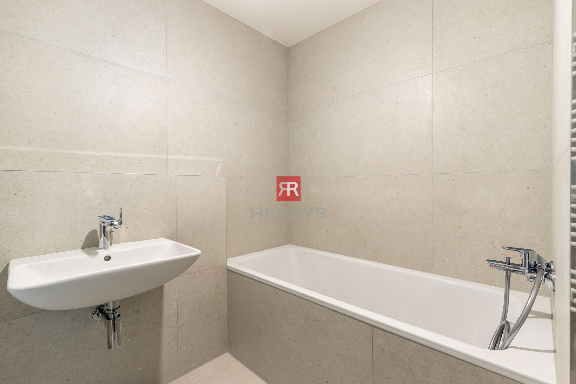 HERRYS – Modern 1.5-room apartment with city views for sale in the Metropolis project