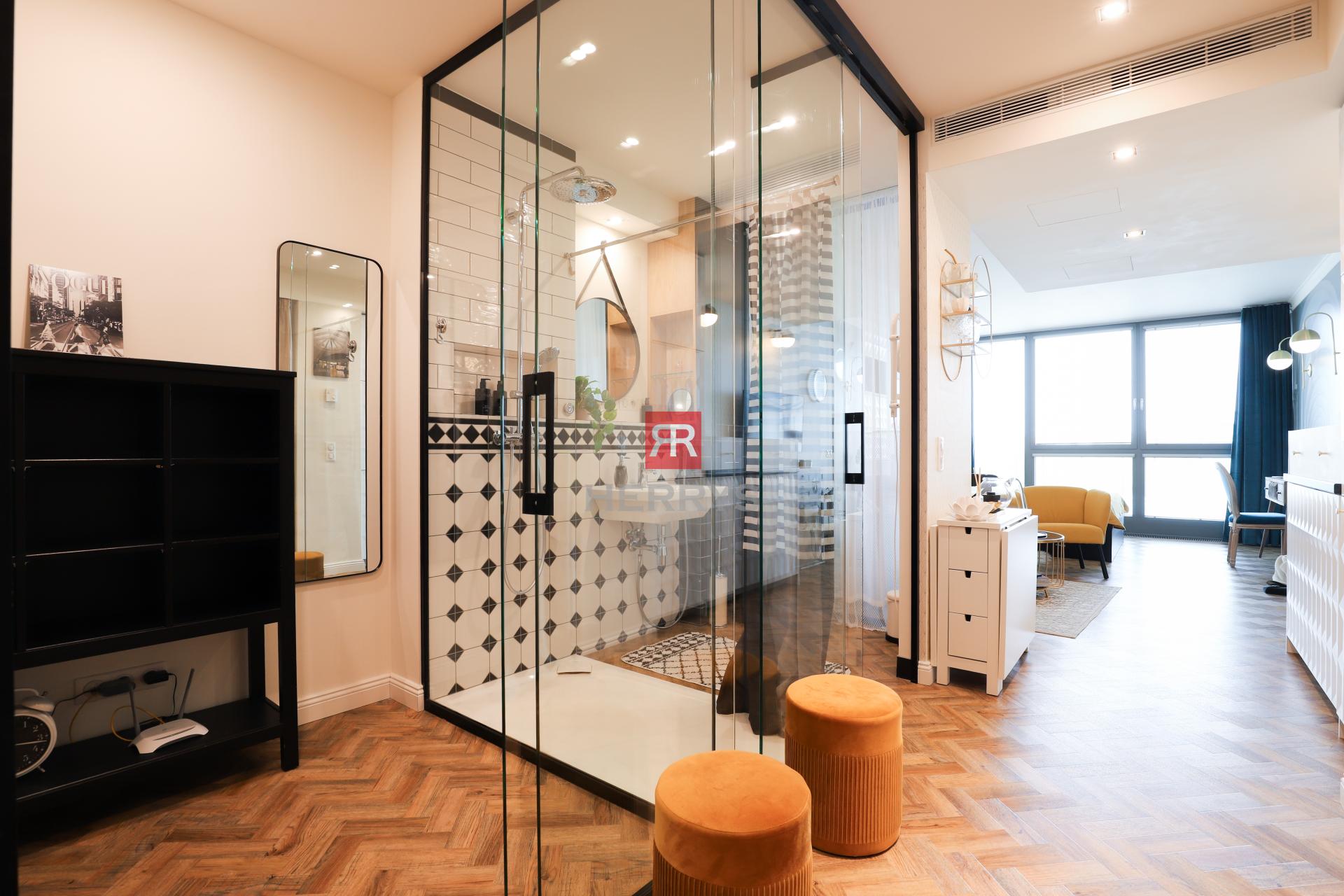 HERRYS - Na prenájom výnimočný 1-izbový byt, v&nbsp;komplexe EUROVEA, priamo na dunajskej promenáde