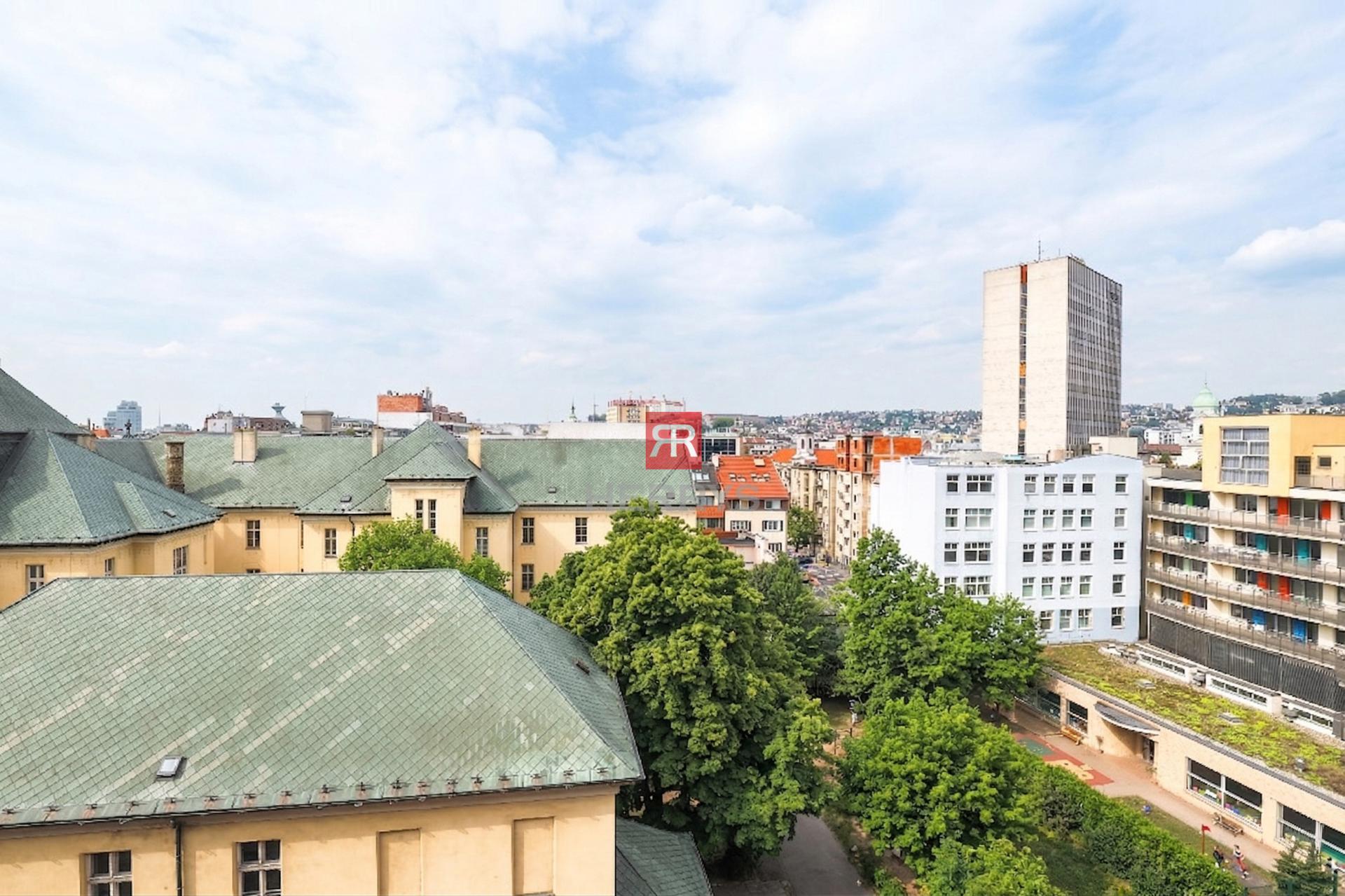 HERRYS - Na prenájom veľkorysý 3-izbový byt so šatníkmi a parkovaním na Dunajskej ulici