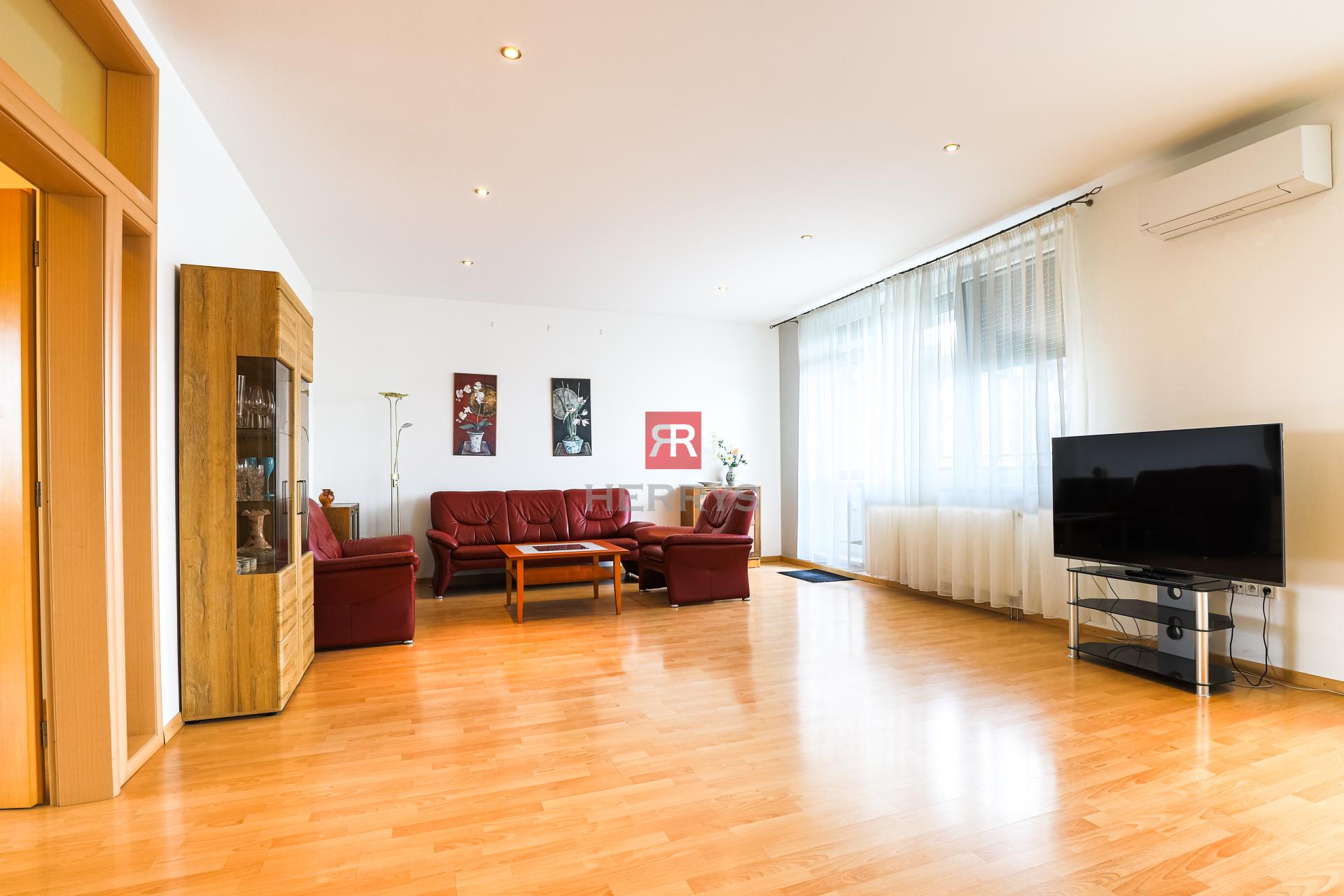 HERRYS - Na prenájom veľkorysý 3-izbový byt so šatníkmi a parkovaním na Dunajskej ulici