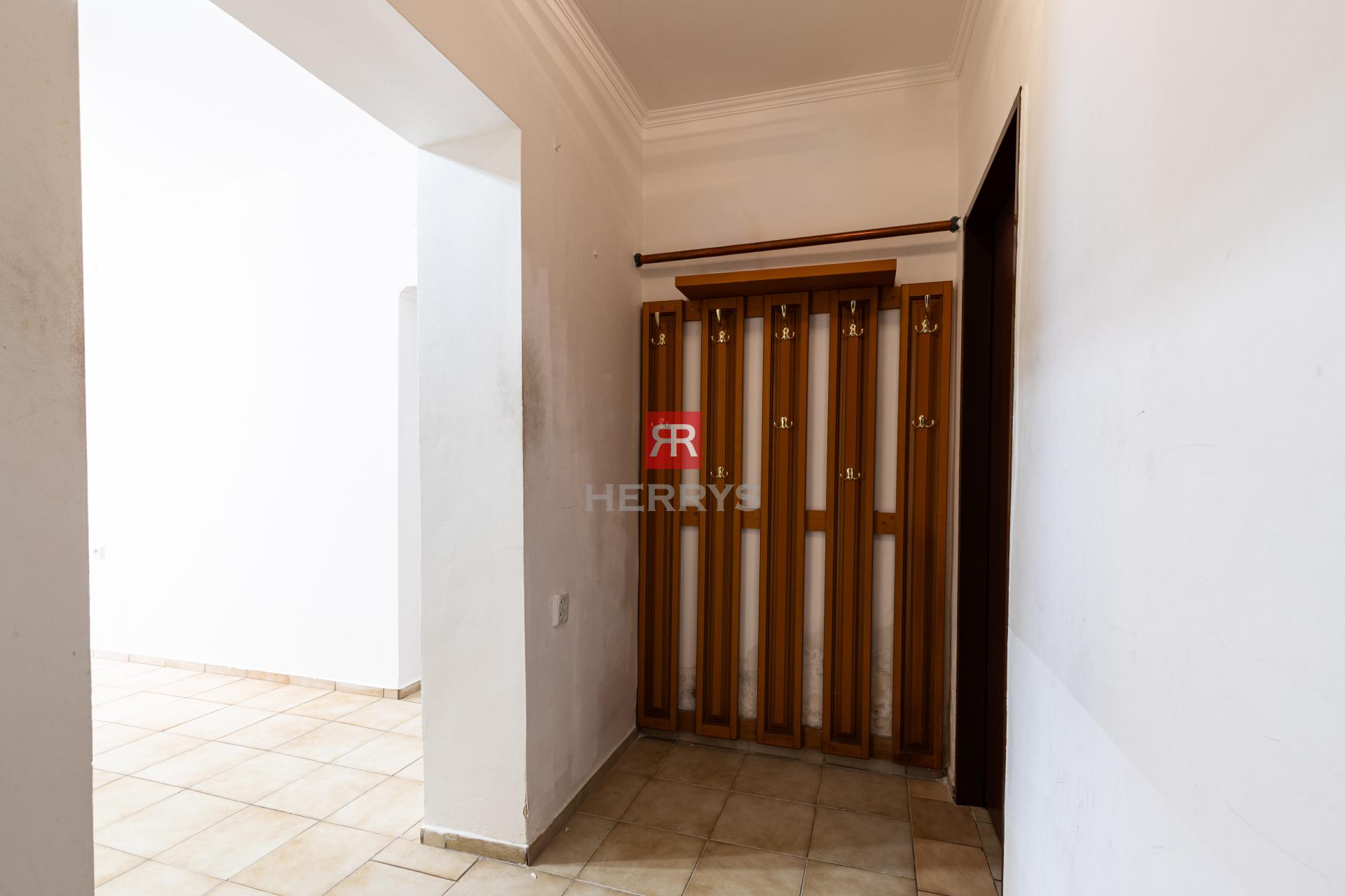 HERRYS - &nbsp;Na predaj 3-izbový byt v tehlovom dome s terasami a garážou v tesnej blízkosti lesa