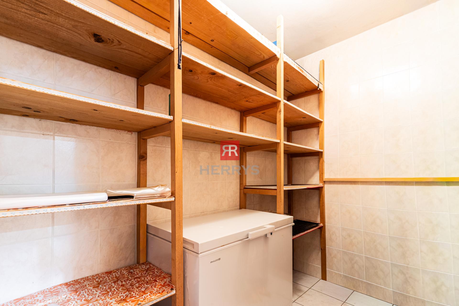 HERRYS - &nbsp;Na predaj 3-izbový byt v tehlovom dome s terasami a garážou v tesnej blízkosti lesa