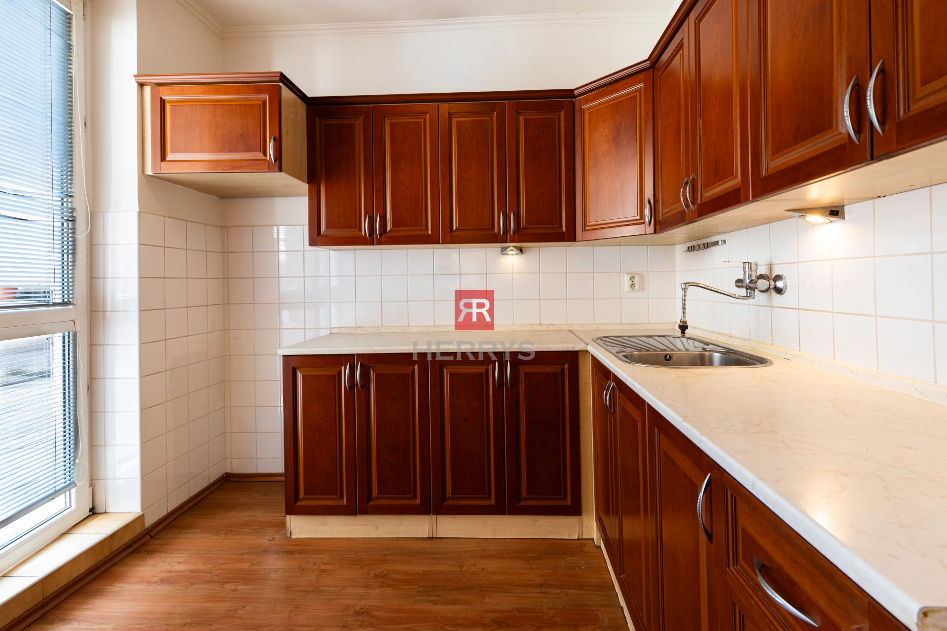 HERRYS - &nbsp;Na predaj 3-izbový byt v tehlovom dome s terasami a garážou v tesnej blízkosti lesa