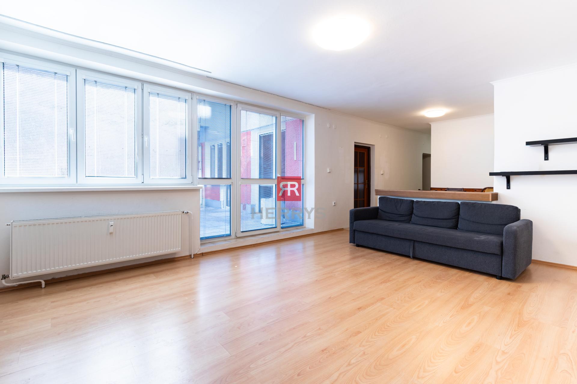 HERRYS - &nbsp;Na predaj 3-izbový byt v tehlovom dome s terasami a garážou v tesnej blízkosti lesa