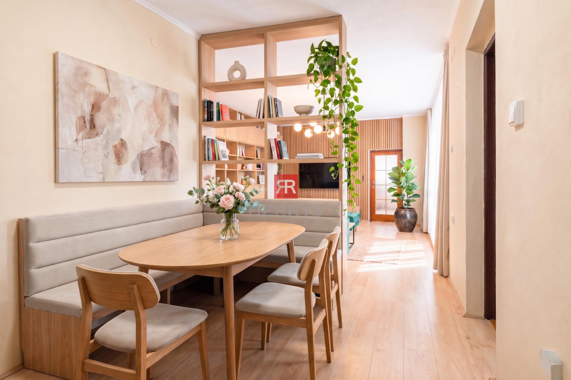 HERRYS - &nbsp;Na predaj 3-izbový byt v tehlovom dome s terasami a garážou v tesnej blízkosti lesa