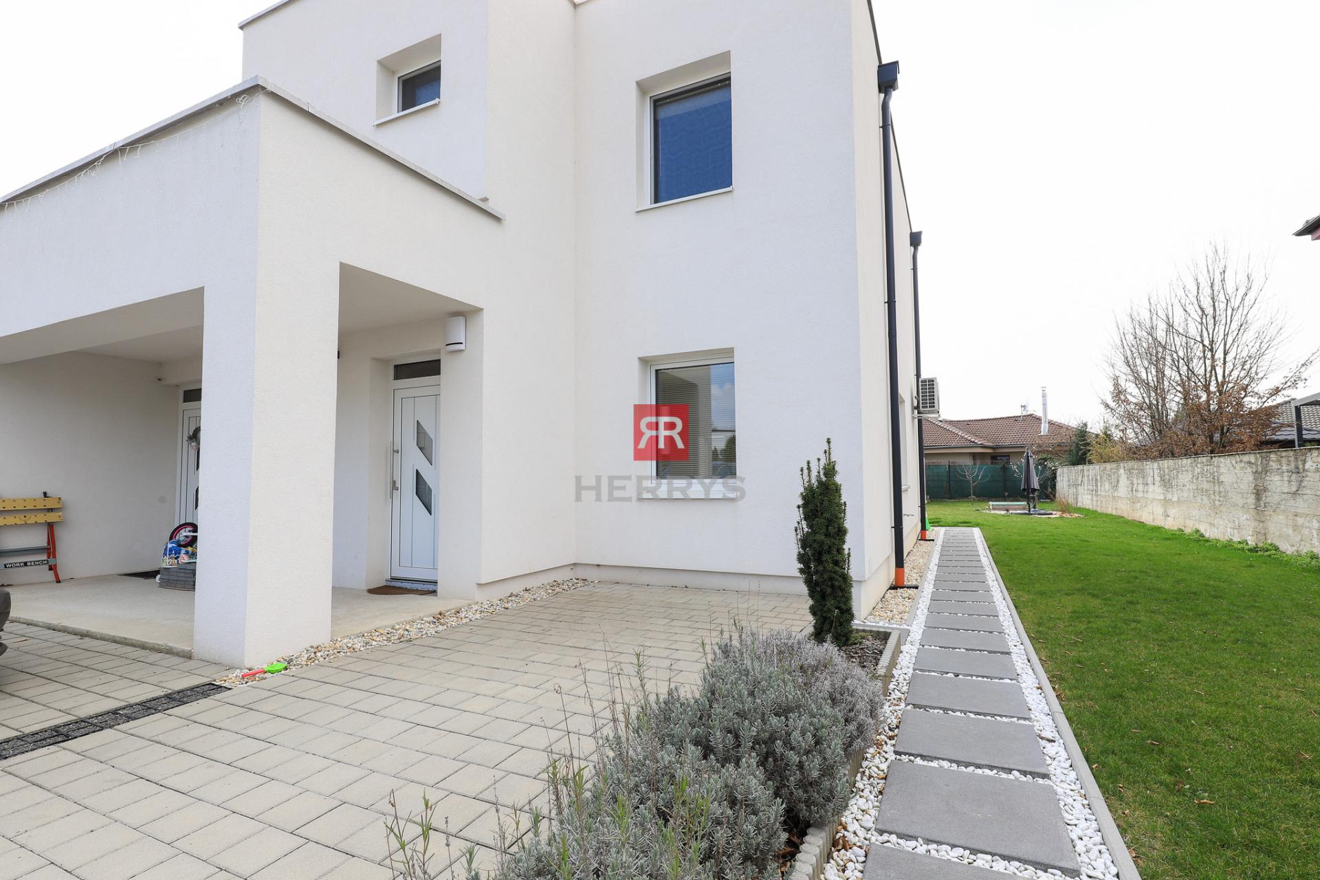 HERRYS - Modern 4-bedroom house with a garden for sale in Bernolákovo