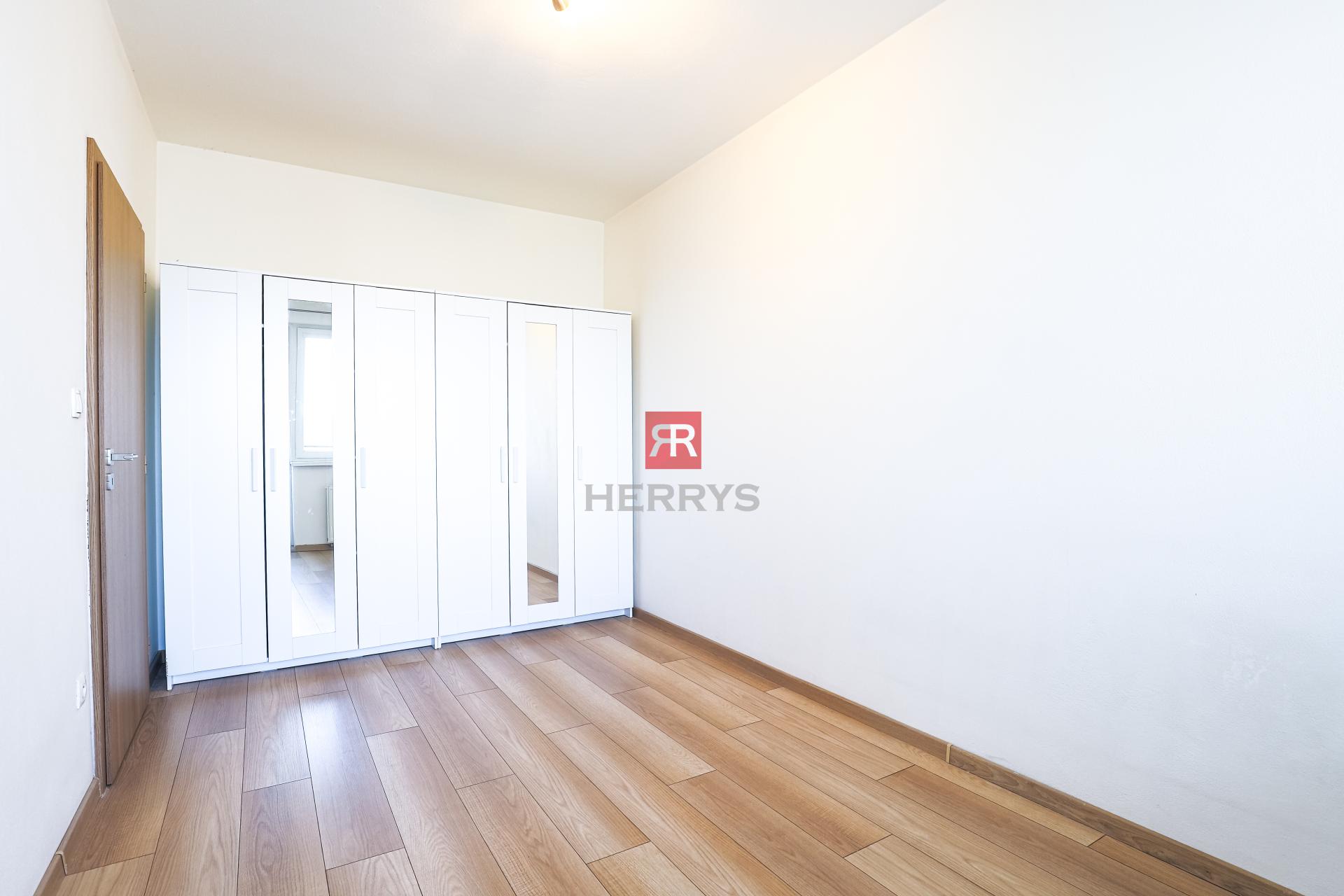 HERRYS - For rent 3-room unfurnished apartment, Banšelova street