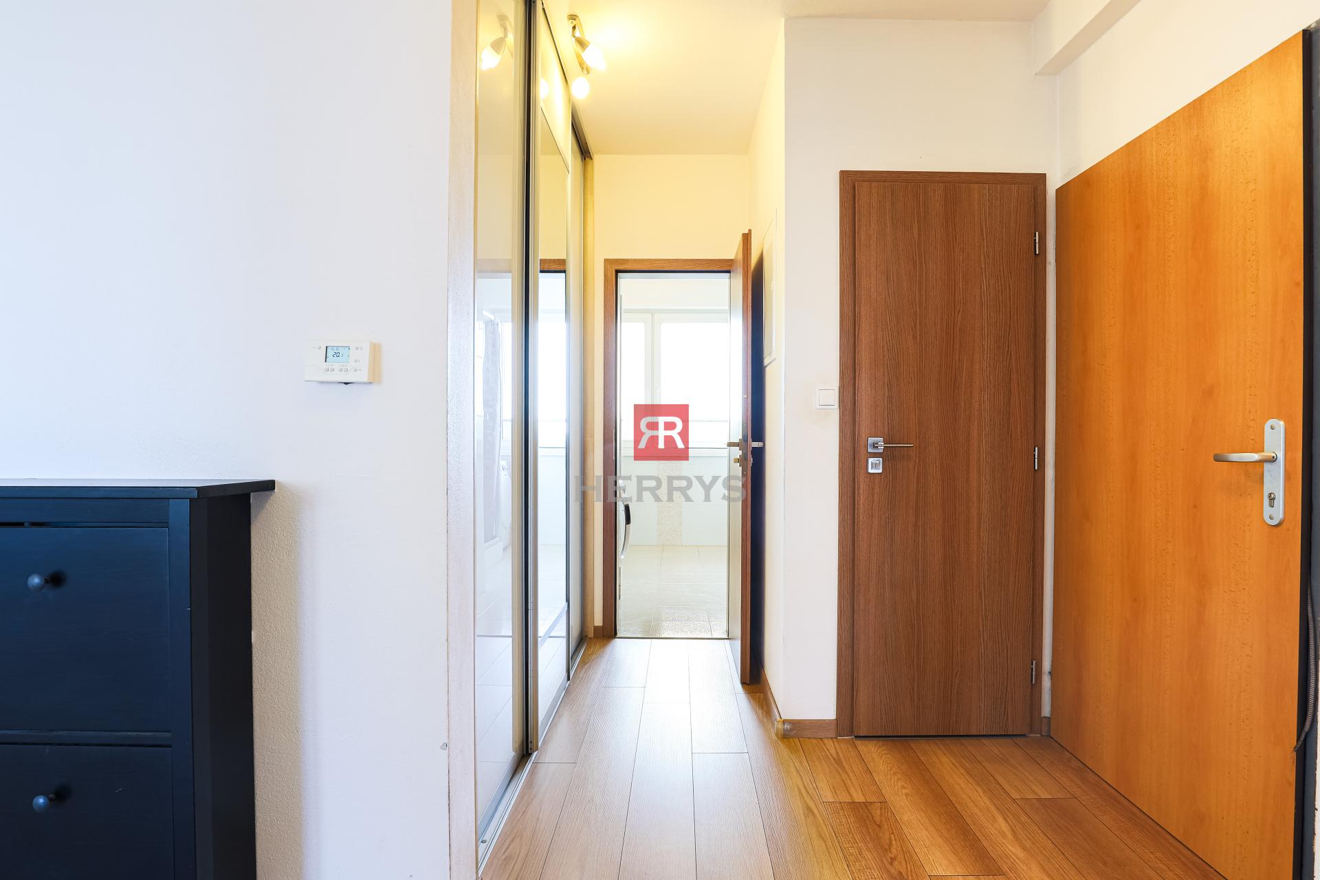 HERRYS - For rent 3-room unfurnished apartment, Banšelova street