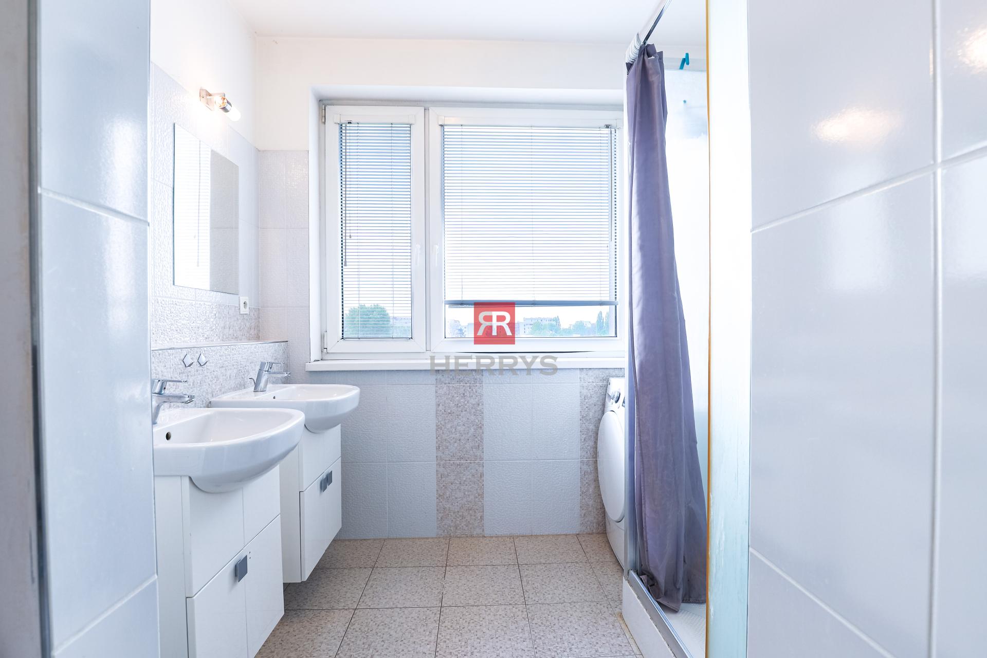 HERRYS - For rent 3-room unfurnished apartment, Banšelova street