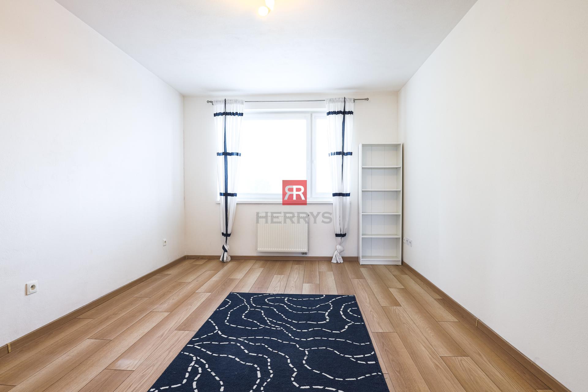 HERRYS - For rent 3-room unfurnished apartment, Banšelova street