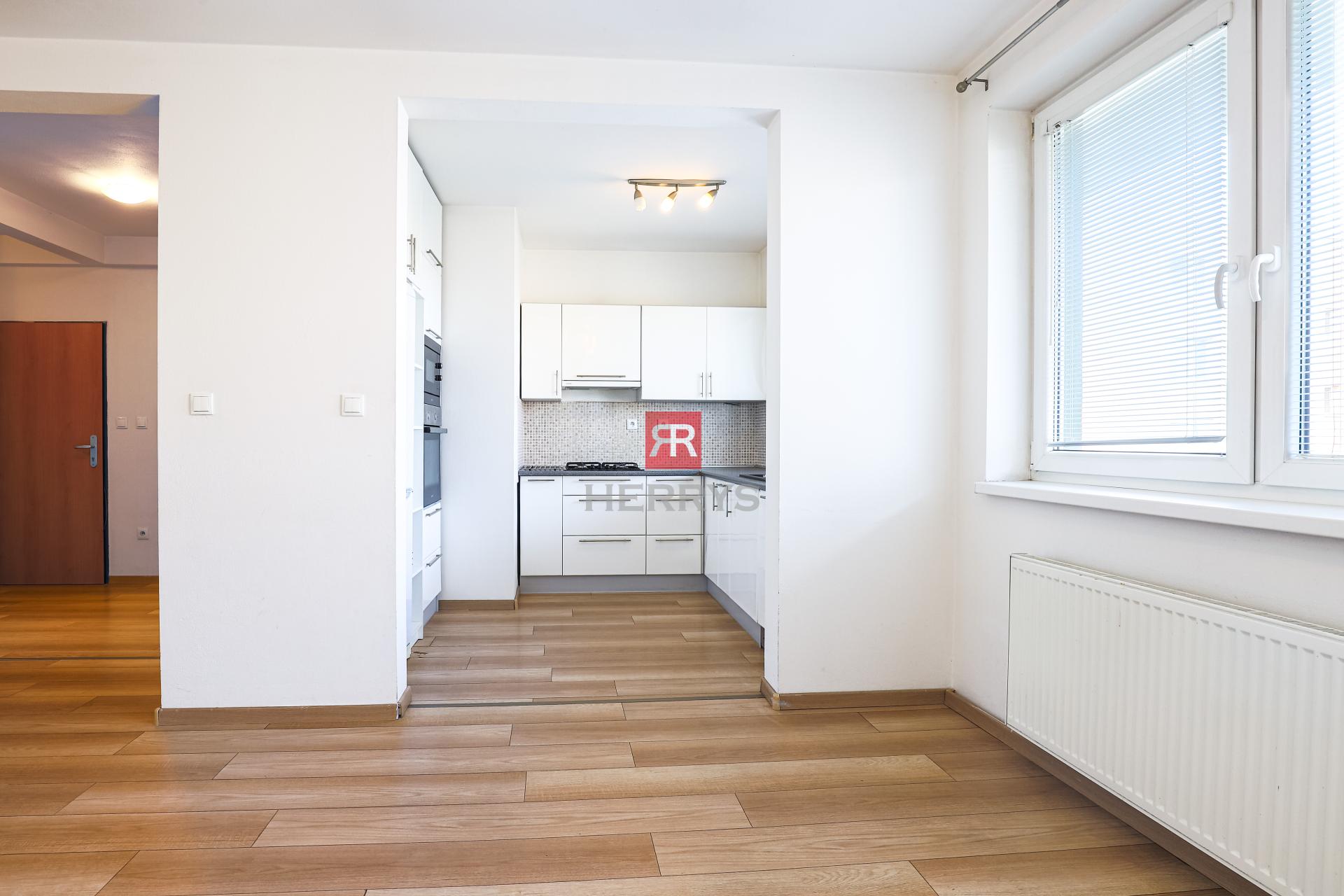 HERRYS - For rent 3-room unfurnished apartment, Banšelova street