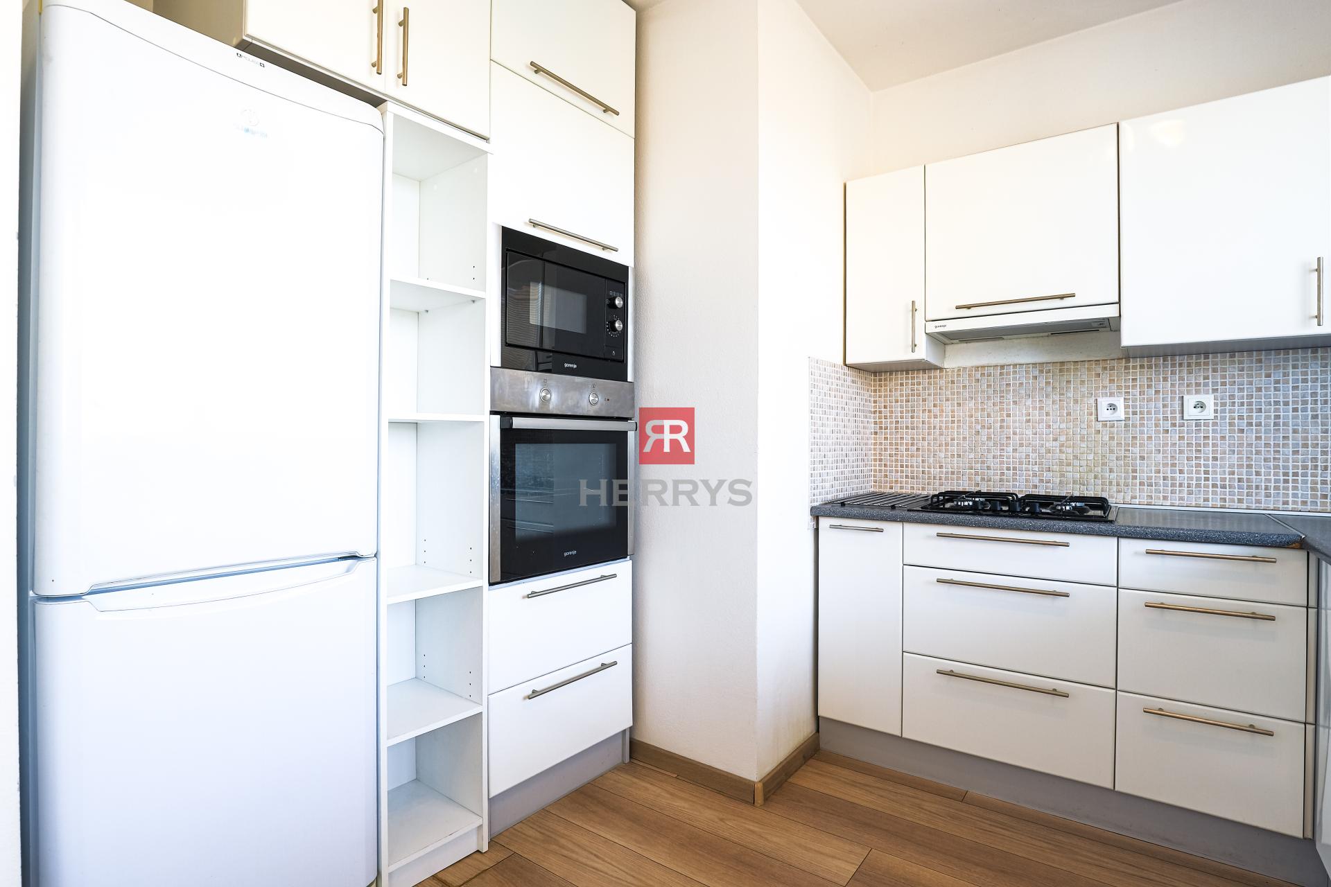 HERRYS - For rent 3-room unfurnished apartment, Banšelova street