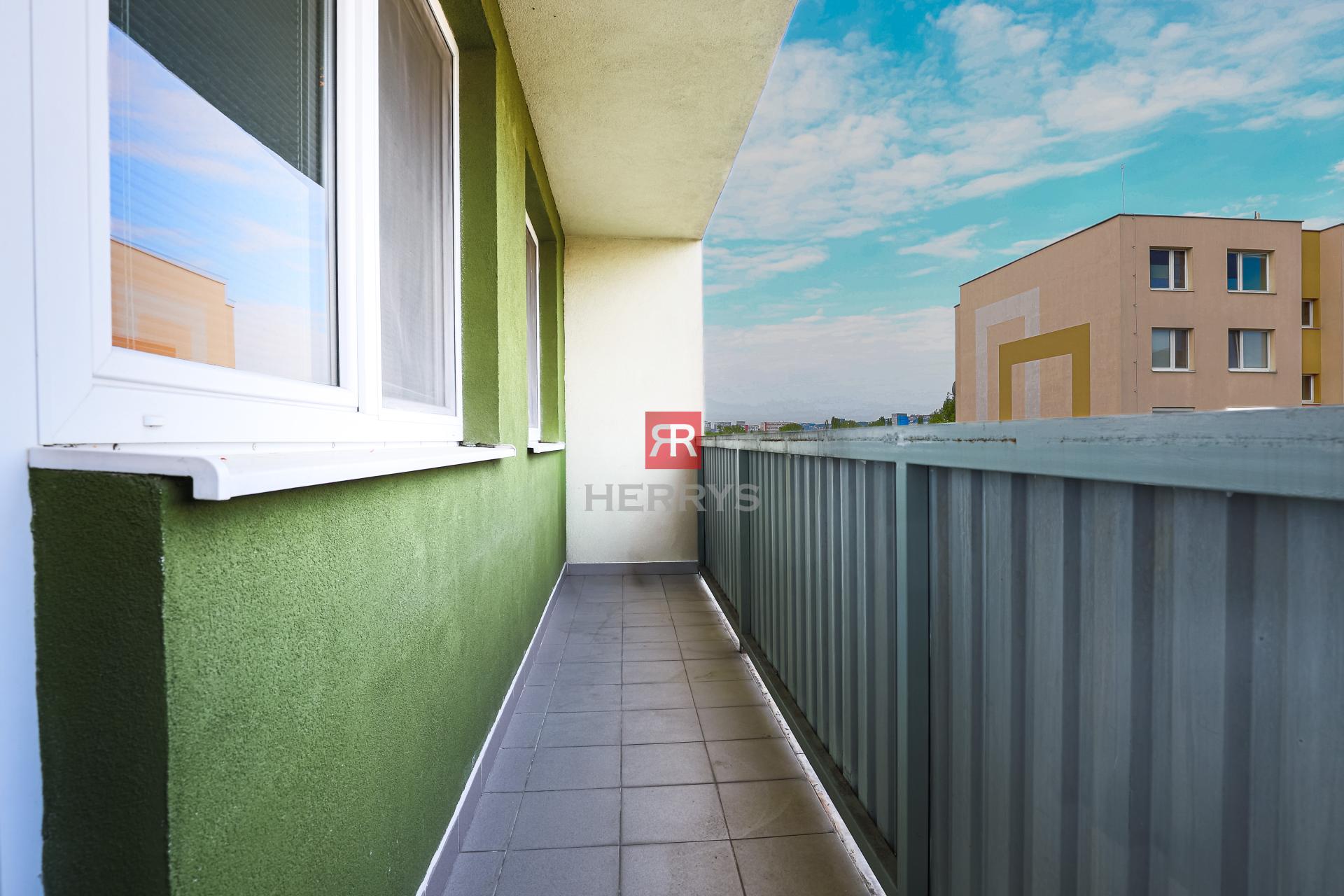 HERRYS - For rent 3-room unfurnished apartment, Banšelova street