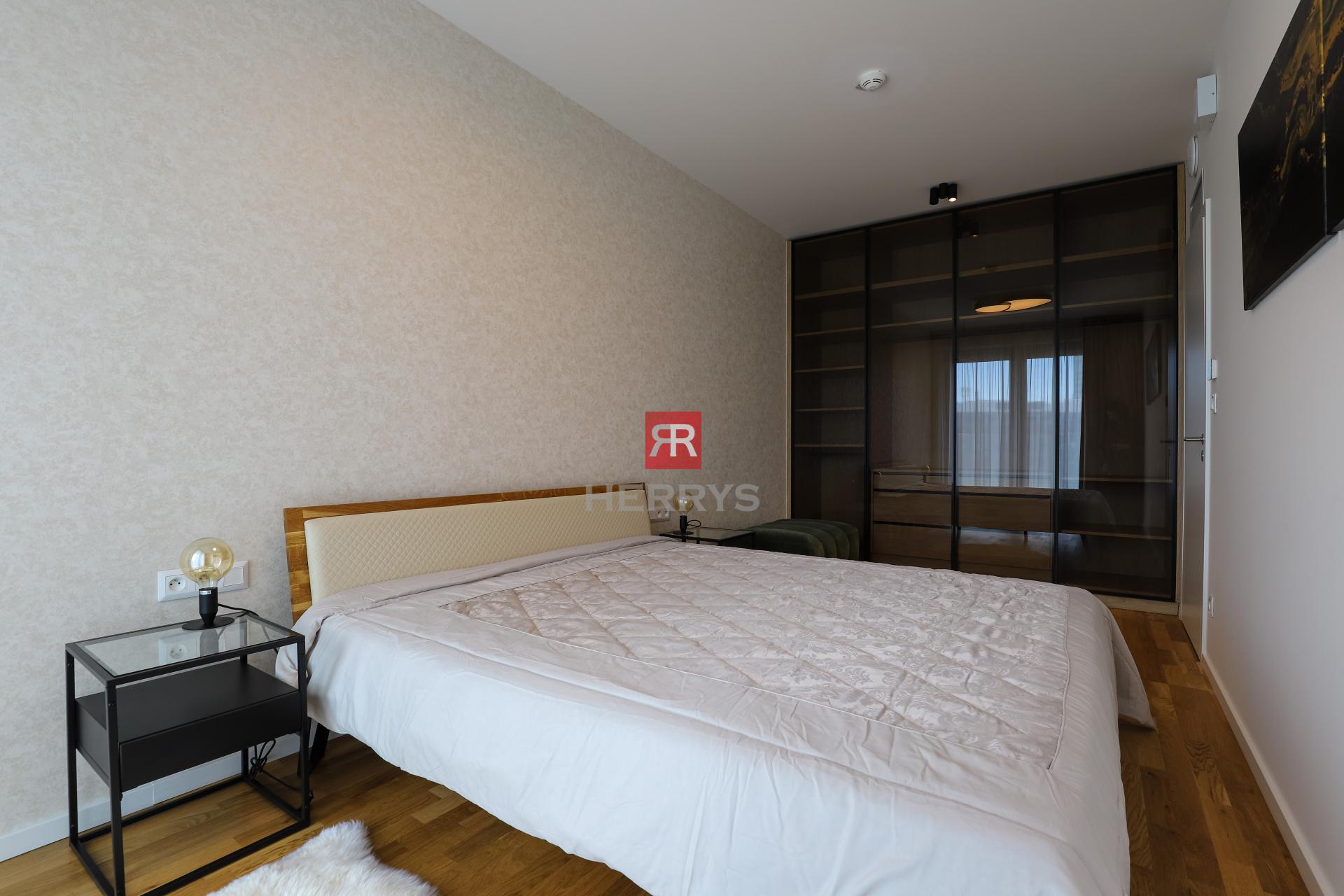 HERRYS - Exclusive, designer 3-room apartment for rent in the premium METROPOLIS complex