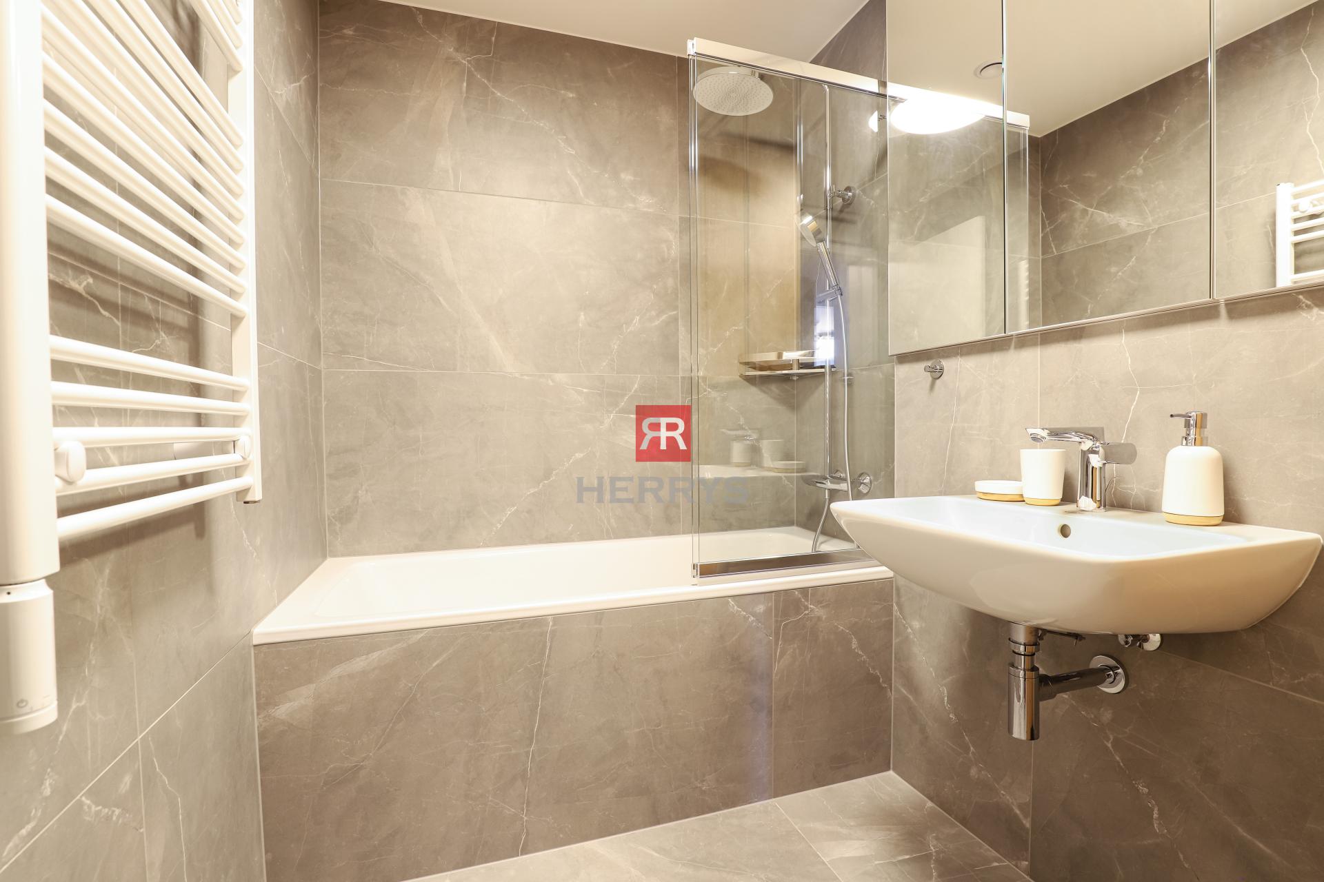 HERRYS - Exclusive, designer 3-room apartment for rent in the premium METROPOLIS complex